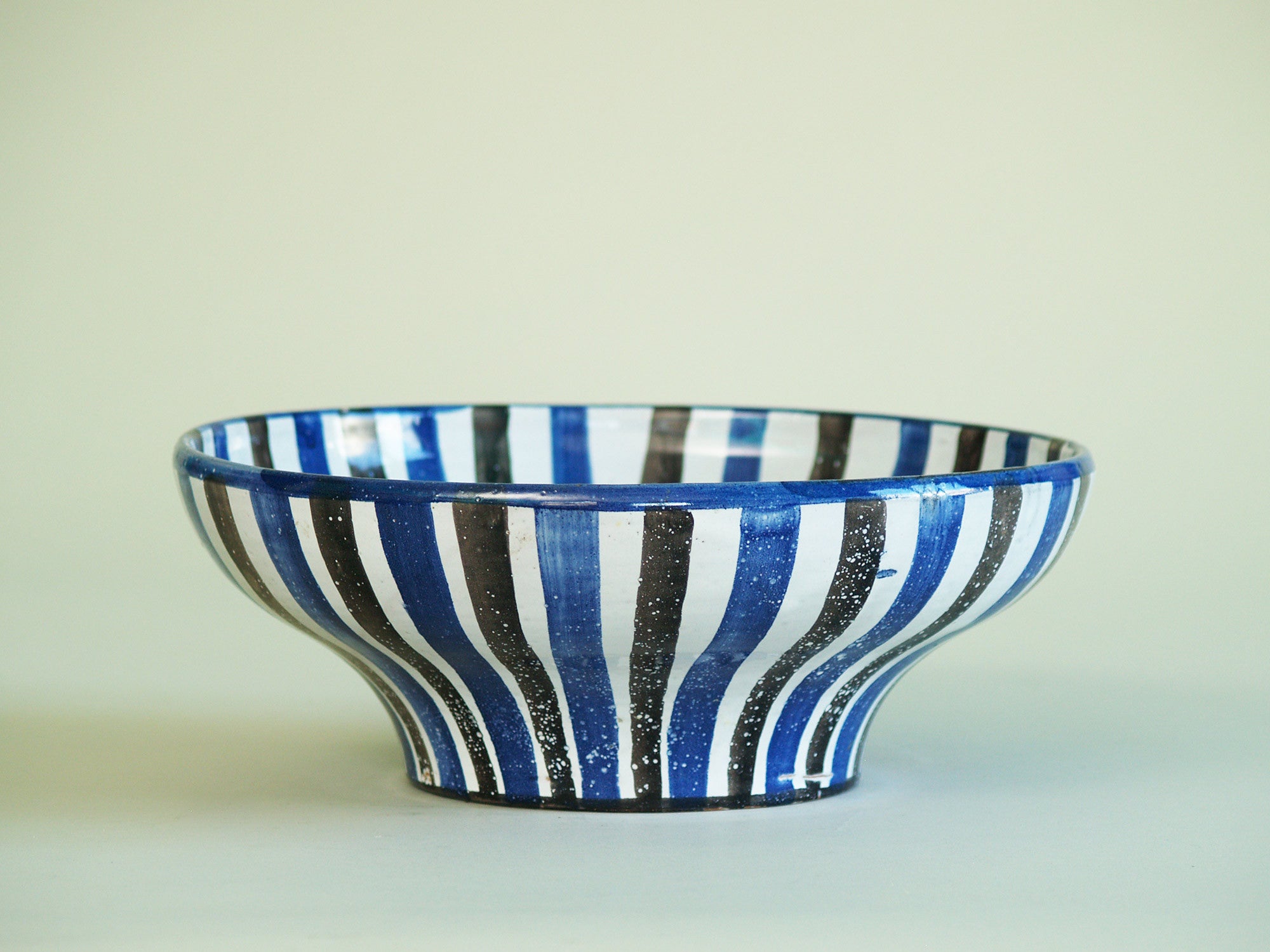 Rare grande coupe de Robert Picault, France (vers 1949)..Large striped Bowl by Robert Picault, France (circa 1949)