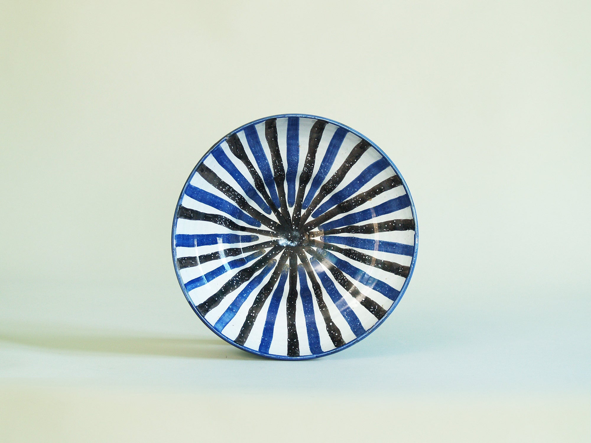 Rare grande coupe de Robert Picault, France (vers 1949)..Large striped Bowl by Robert Picault, France (circa 1949)