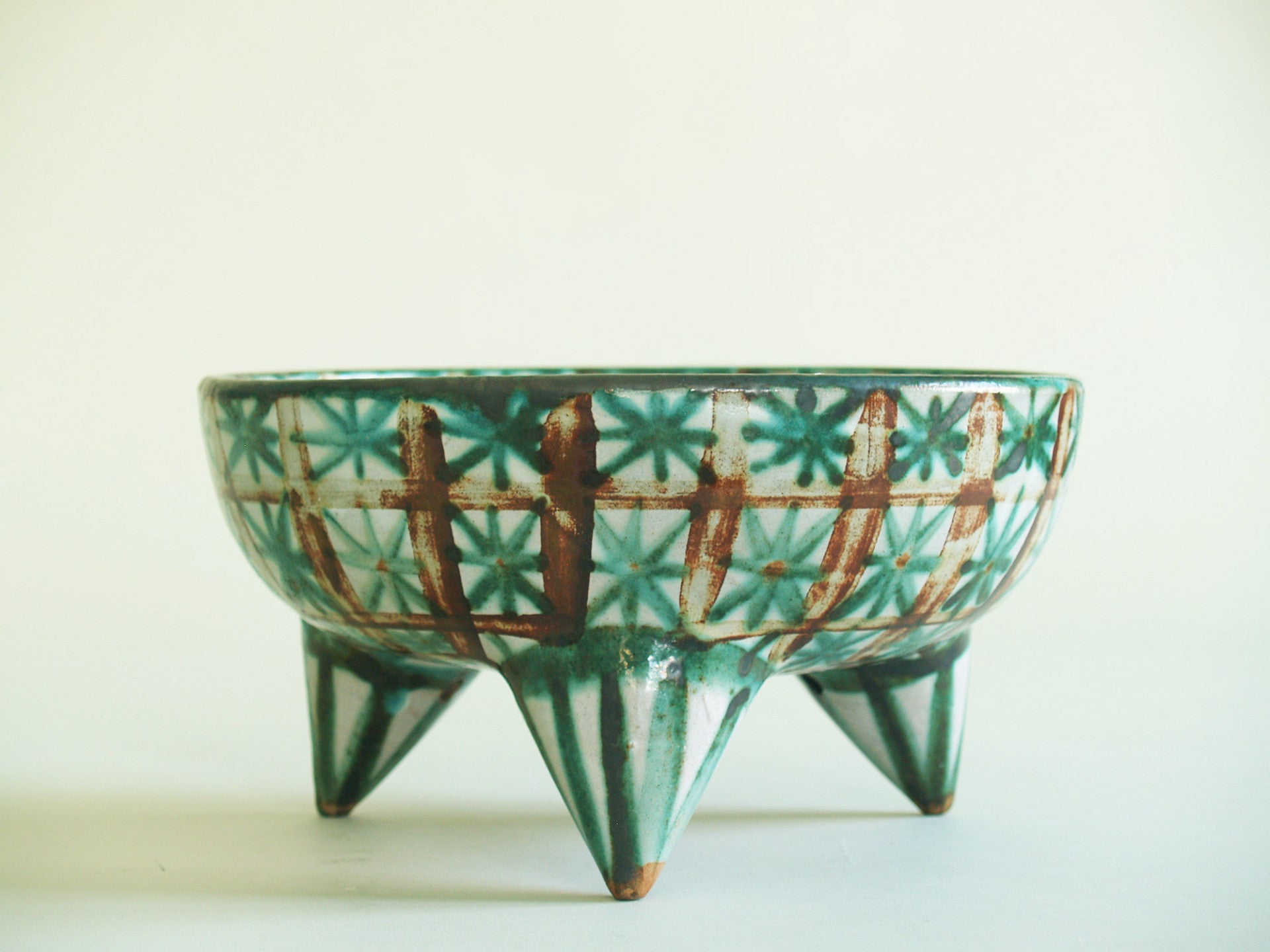 Grande coupe tripode de Robert Picault, France (vers 1948)..Large tripod Bowl by Robert Picault, France (circa 1948)
