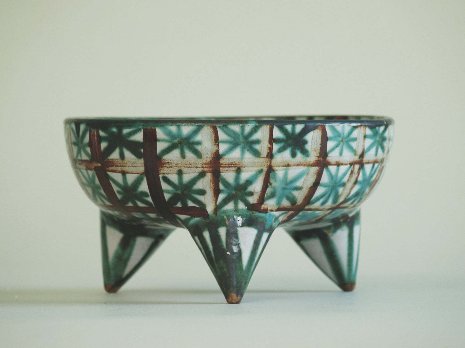 Grande coupe tripode de Robert Picault, France (vers 1948)..Large tripod Bowl by Robert Picault, France (circa 1948)