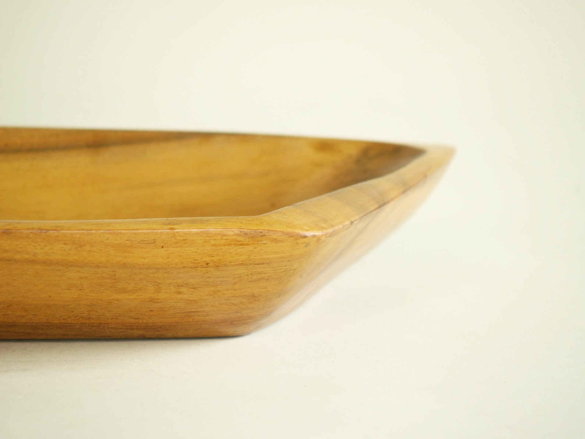 Rare coupe monoxyle de forme libre en sycomore, France (vers 1955)..Rare sycamore freeform carved bowl, France (circa 1955)