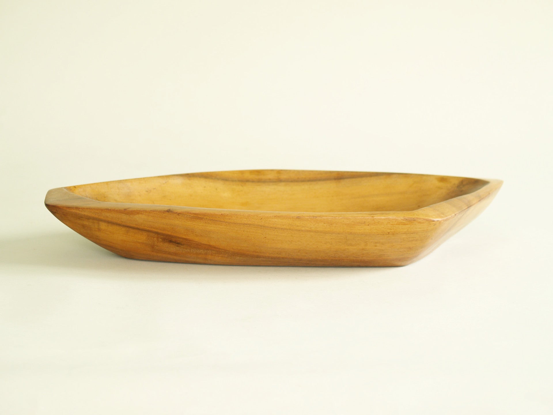 Rare coupe monoxyle de forme libre en sycomore, France (vers 1955)..Rare sycamore freeform carved bowl, France (circa 1955)