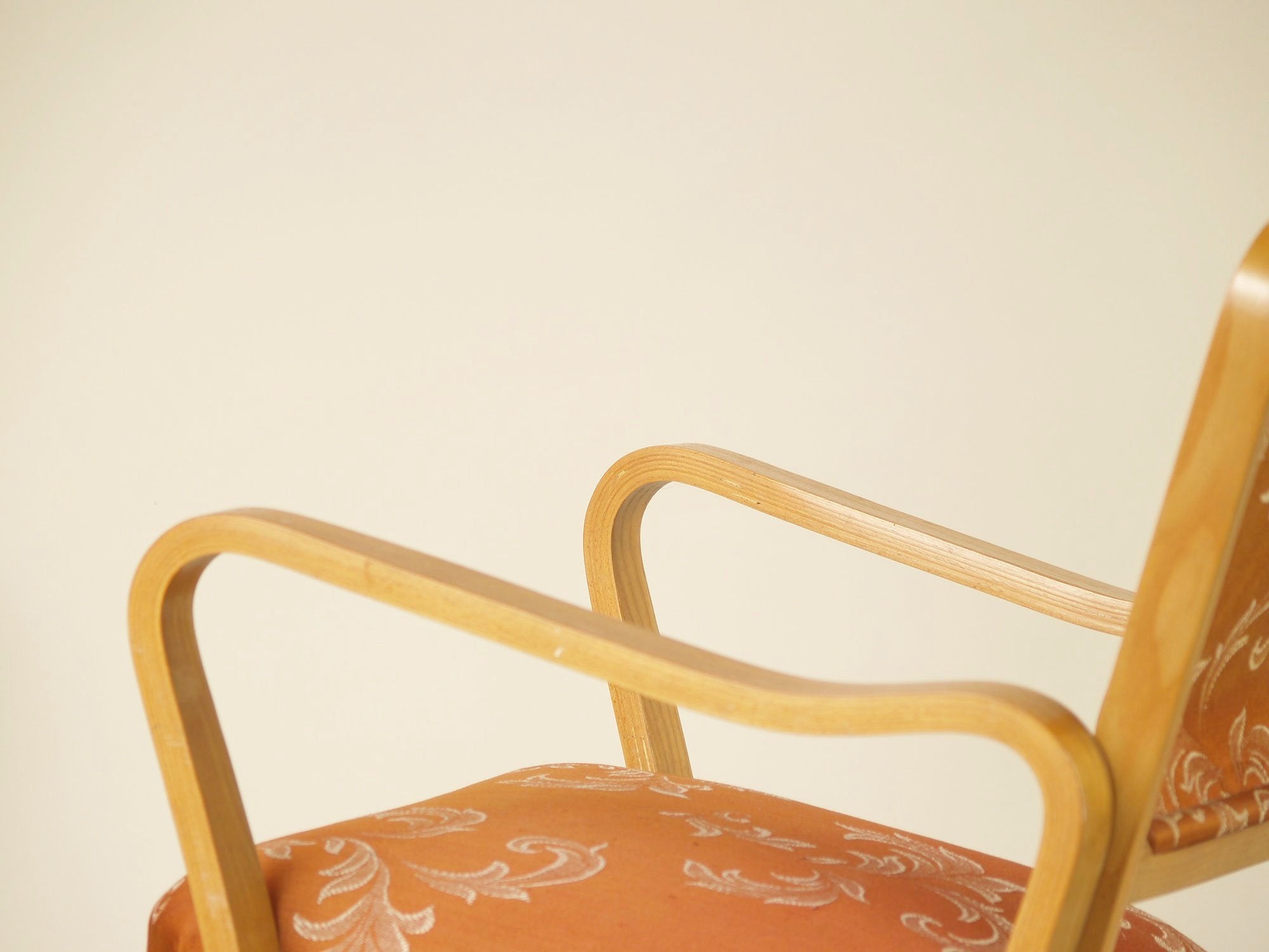 Rare paire de fauteuils Linden par G.A. Jenkins pour Thonet & Packet Furniture, Royaume-Uni (vers 1948)..Rare plywood Linden armchairs by G.A. Jenkins for Thonet & Packet Furniture, set of 2, United Kingdom (circa 1948)