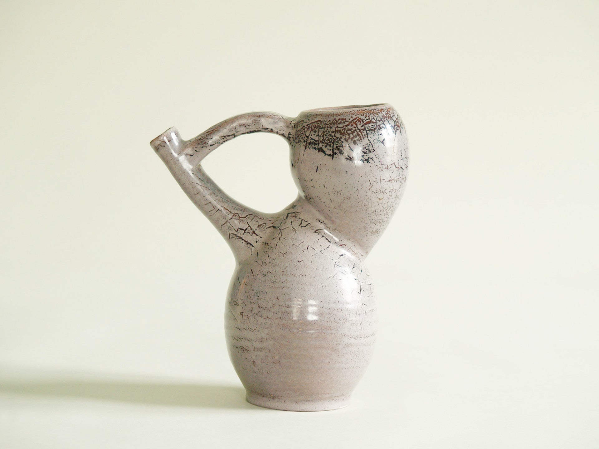 Vase‑Pichet «péruvien» des Potiers d'Accolay, France (vers 1955)..Preclumbian style Vase‑Pitcher by les Potiers d'Accolay, France (ca 1955)