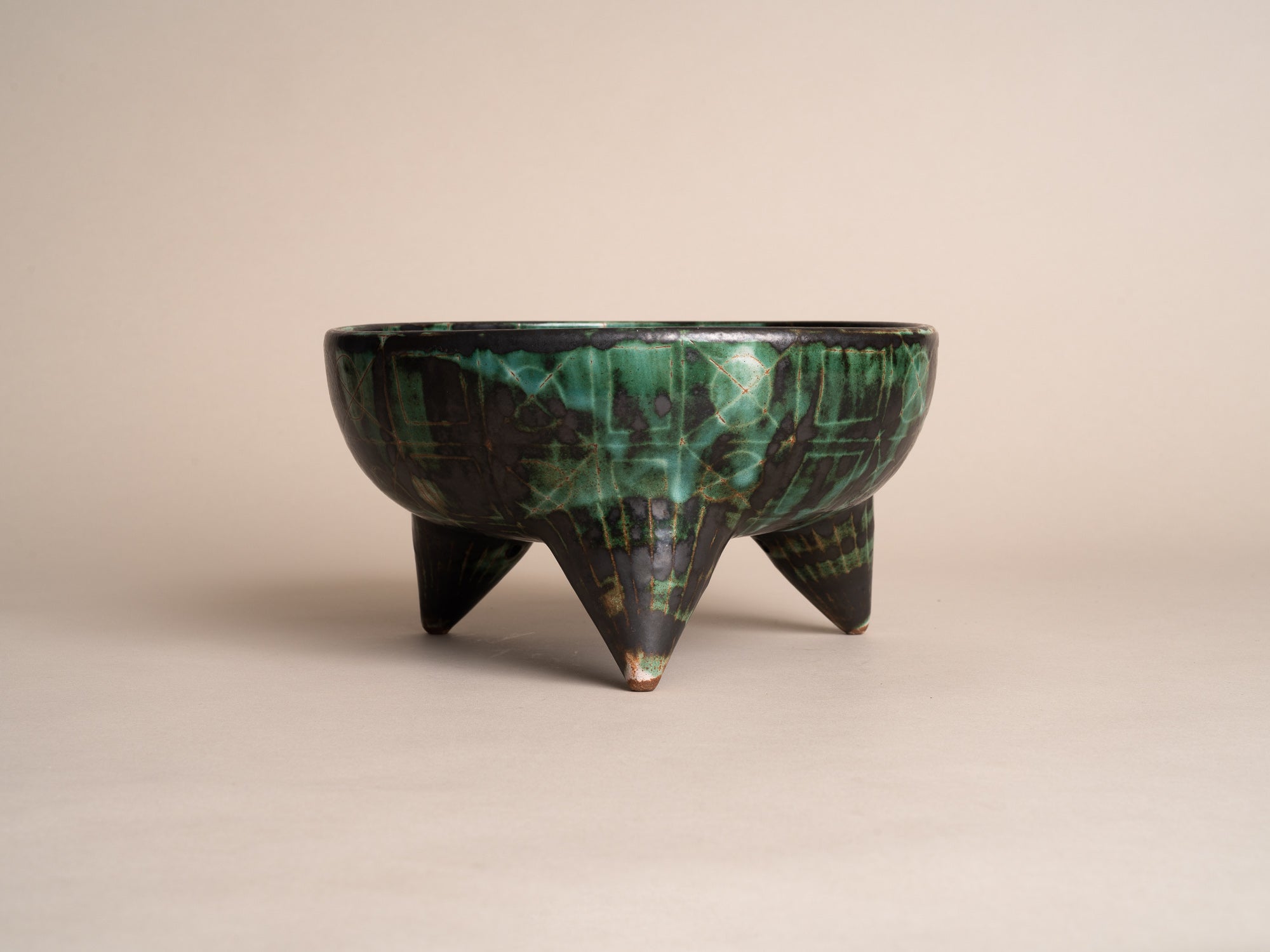 Grande coupe tripode de Robert Picault, France (vers 1948)..Large tripod Bowl by Robert Picault, France (circa 1948)