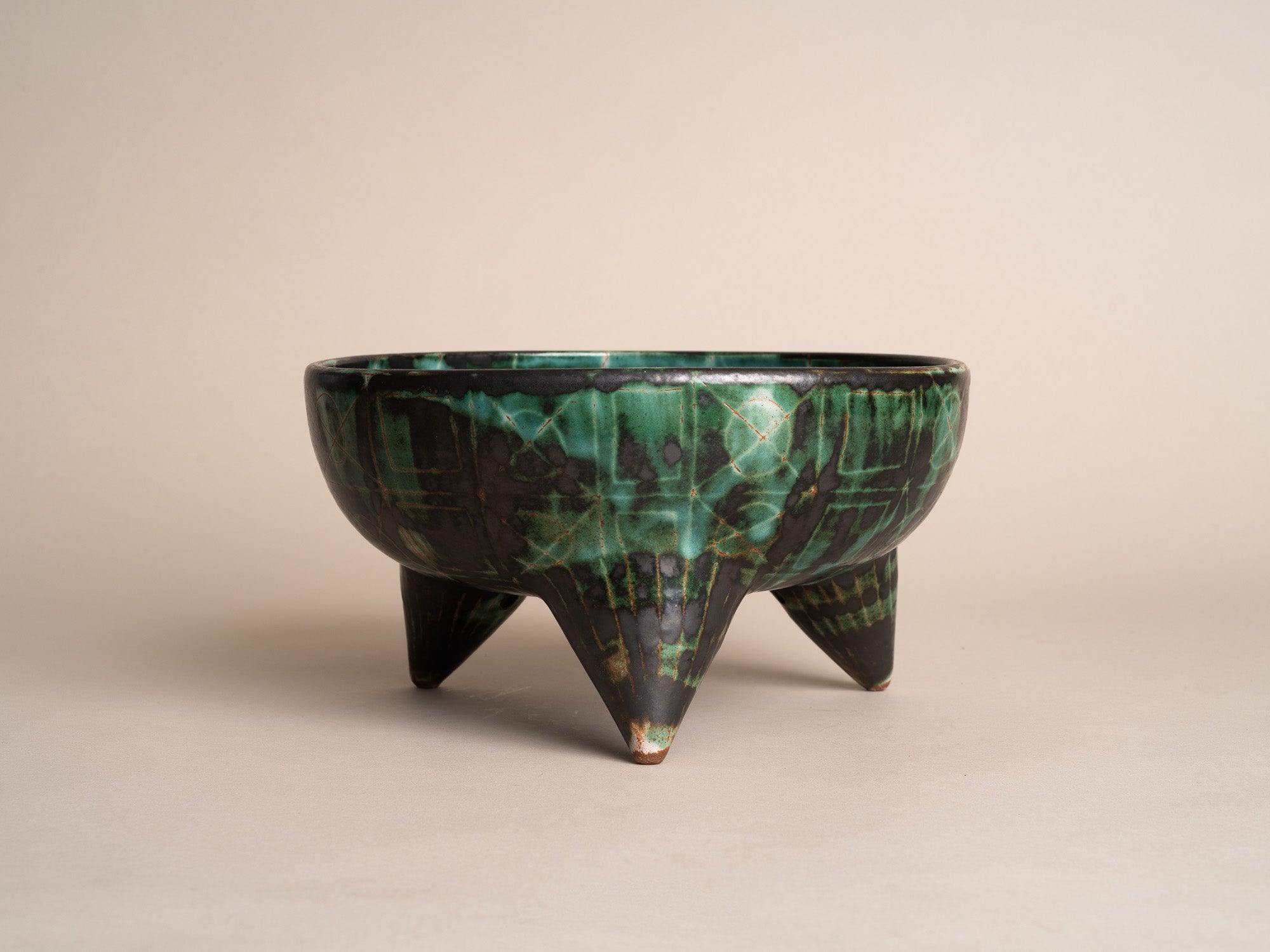 Grande coupe tripode de Robert Picault, France (vers 1948)..Large tripod Bowl by Robert Picault, France (circa 1948)