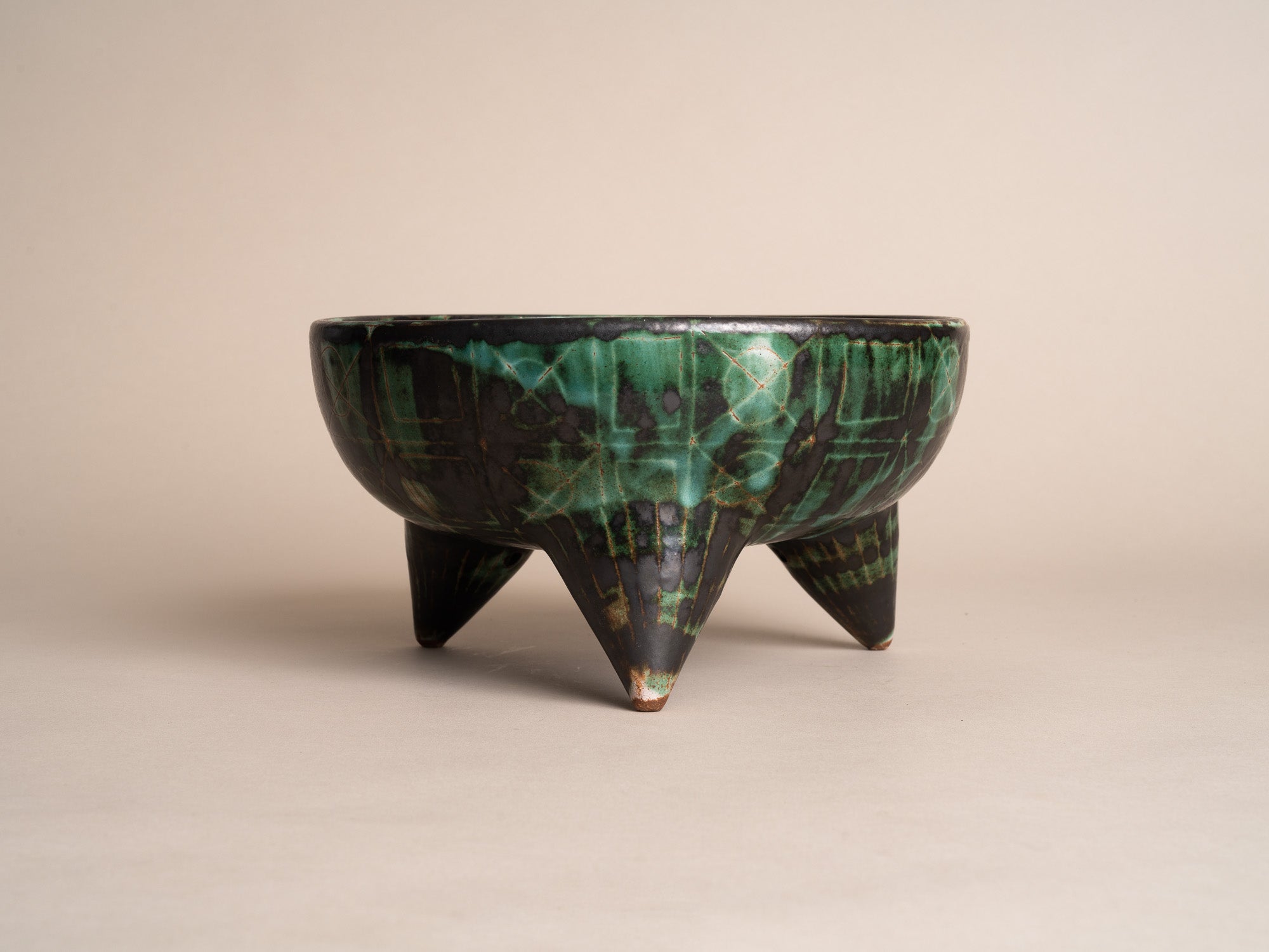 Grande coupe tripode de Robert Picault, France (vers 1948)..Large tripod Bowl by Robert Picault, France (circa 1948)