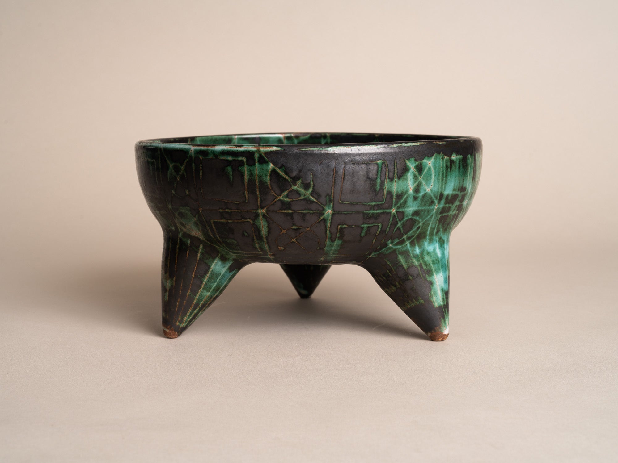 Grande coupe tripode de Robert Picault, France (vers 1948)..Large tripod Bowl by Robert Picault, France (circa 1948)