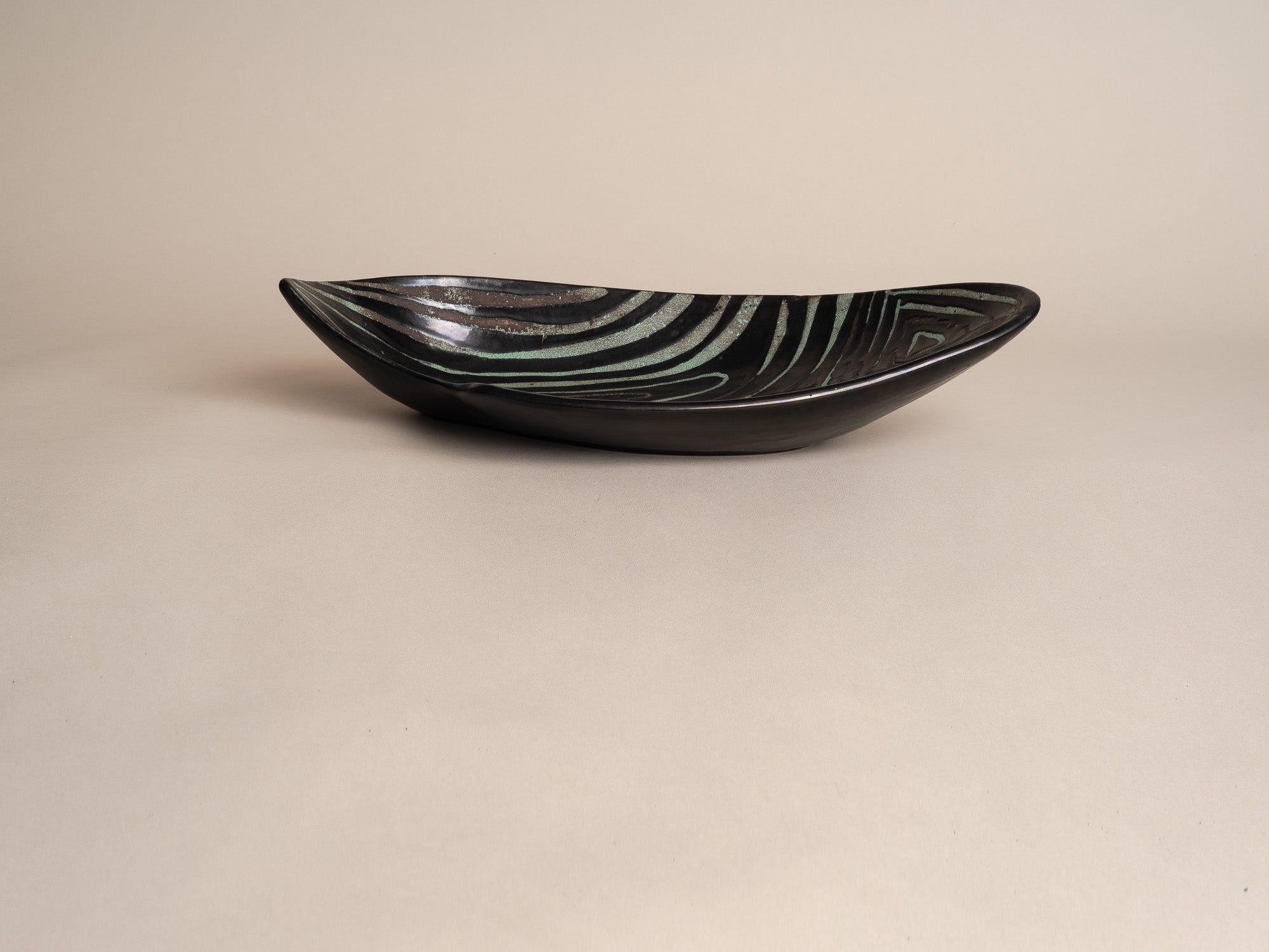 Grande coupe C50 de Roger Capron, France (vers 1951-55)..Large C50 bowl by Roger Capron, France (circa 1951-55)