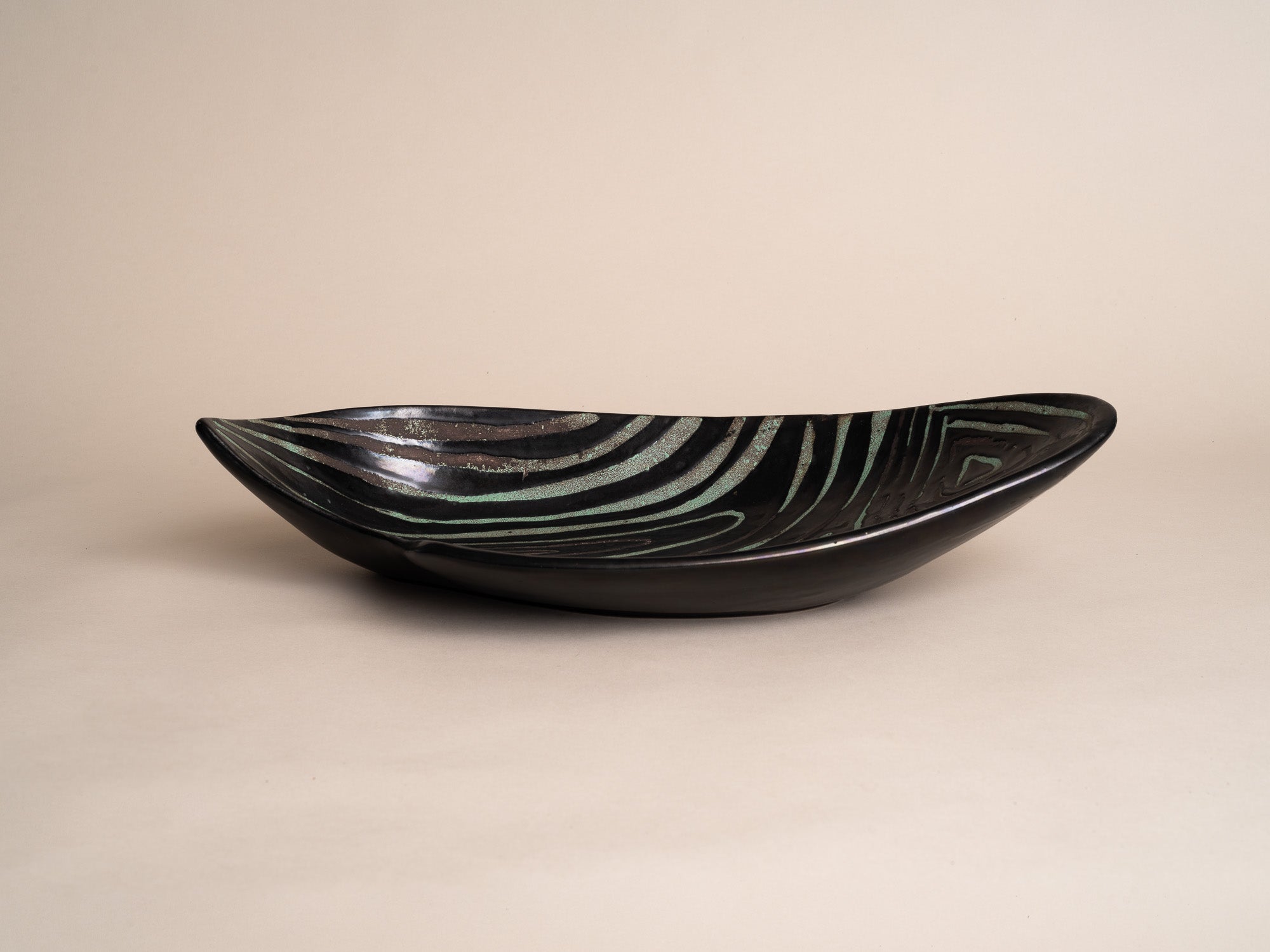 Grande coupe C50 de Roger Capron, France (vers 1951-55)..Large C50 bowl by Roger Capron, France (circa 1951-55)