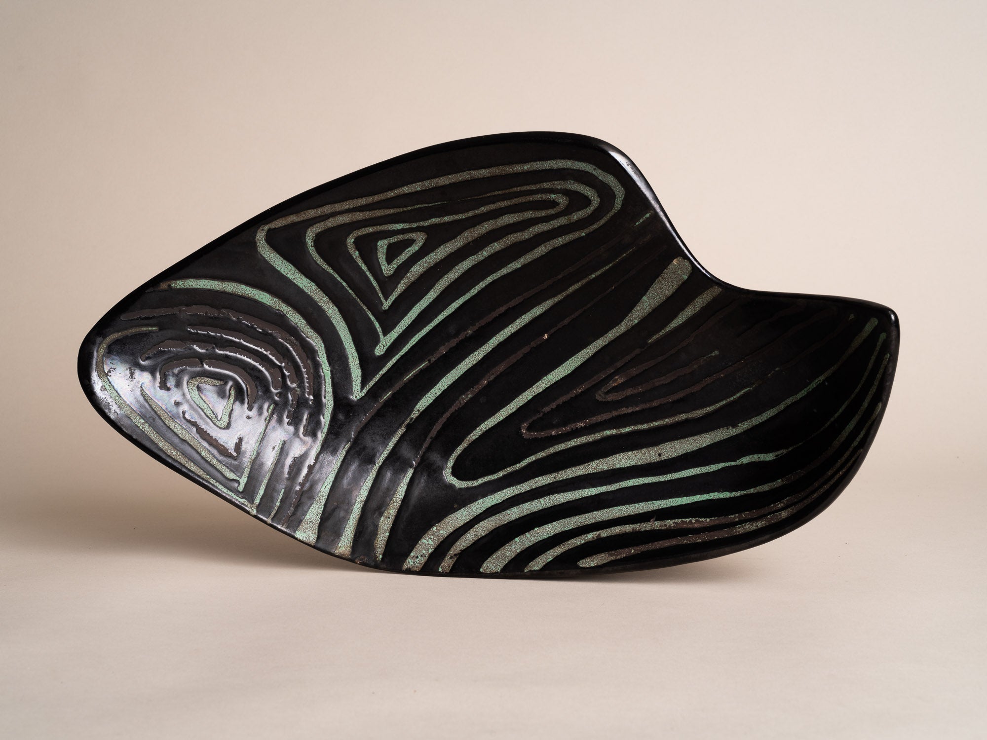 Grande coupe C50 de Roger Capron, France (vers 1951-55)..Large C50 bowl by Roger Capron, France (circa 1951-55)