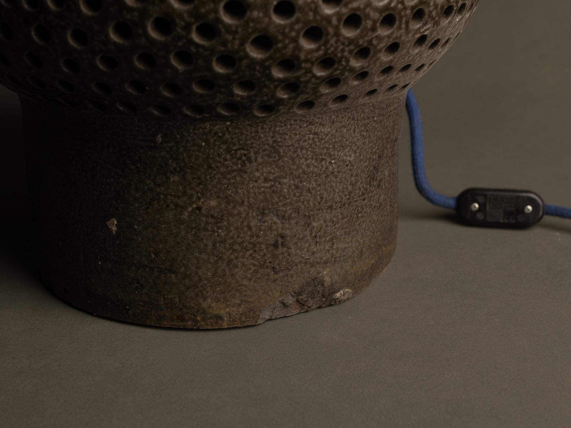 Mitate, Lampe‑sculpture biomorphique, France (2/2)..Mitate, second Biomorphic saltglazed stoneware sculptural Lamp, France (2/2)