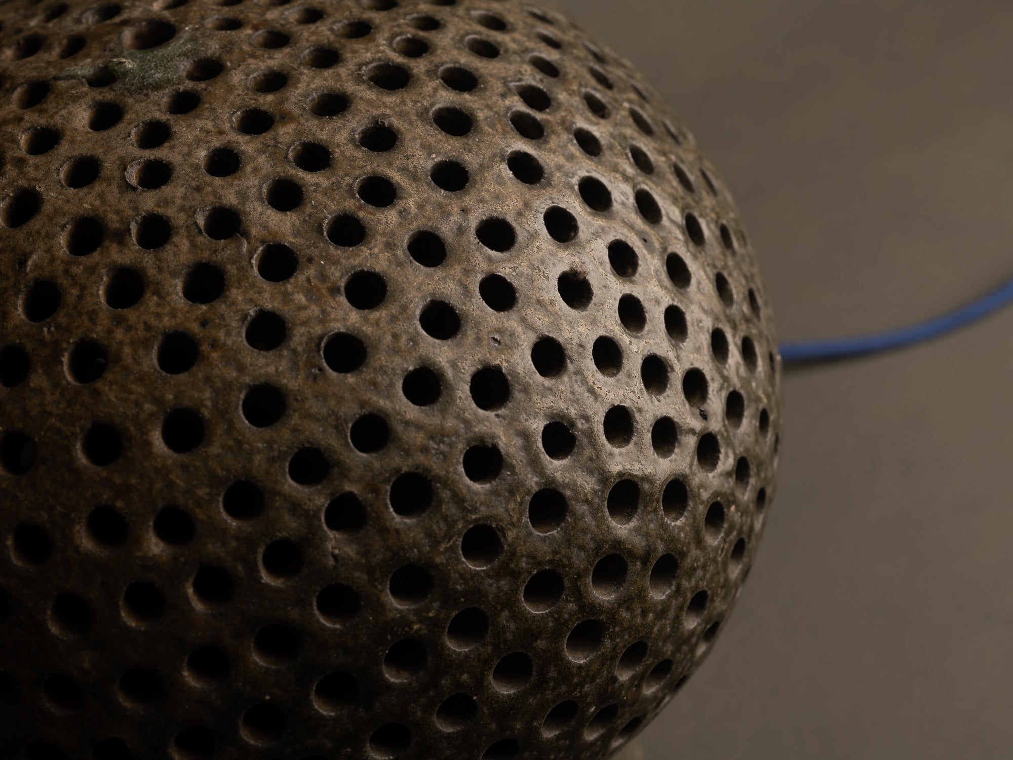 Mitate, Lampe‑sculpture biomorphique, France (2/2)..Mitate, second Biomorphic saltglazed stoneware sculptural Lamp, France (2/2)
