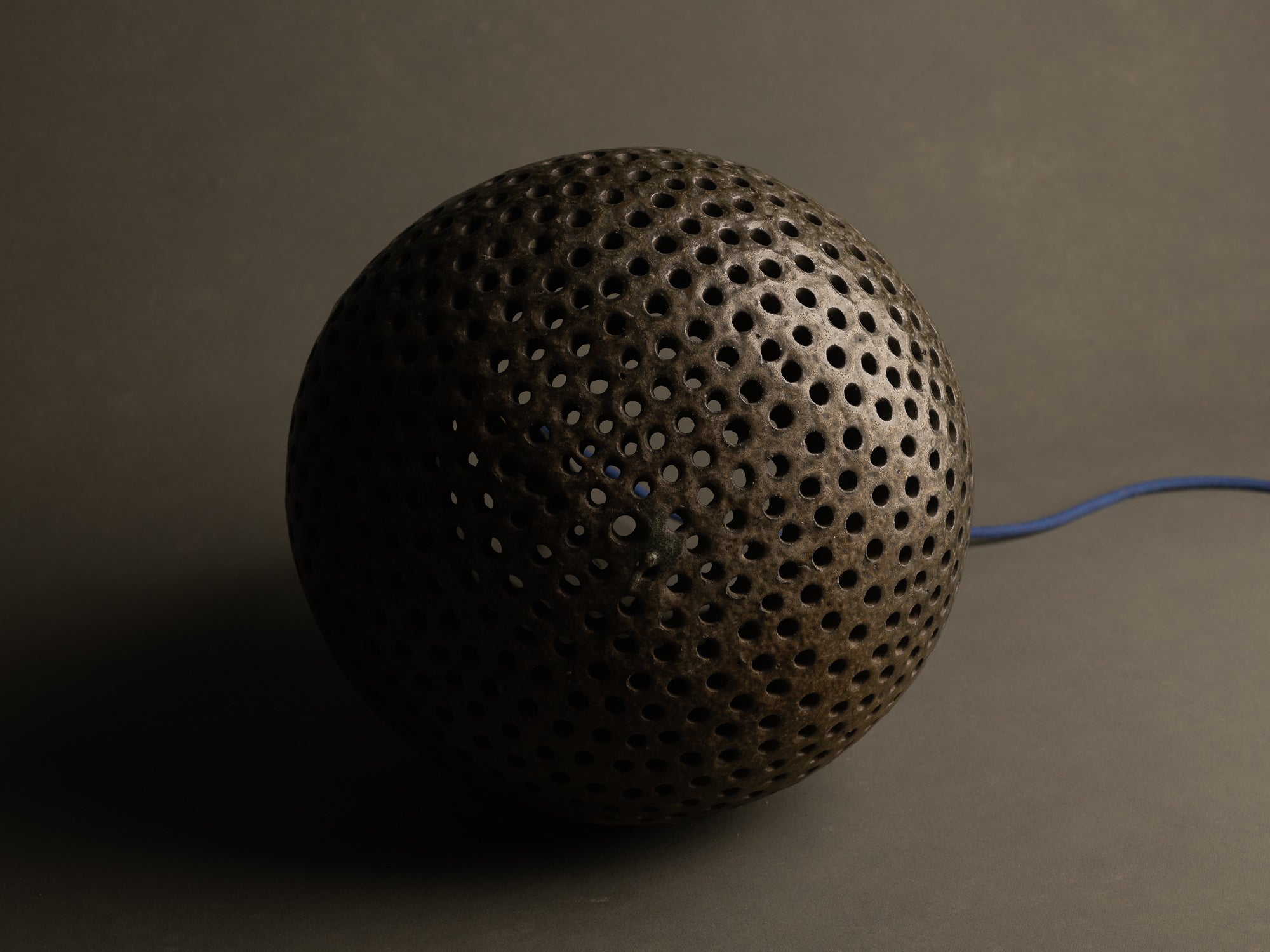 Mitate, Lampe‑sculpture biomorphique, France (2/2)..Mitate, second Biomorphic saltglazed stoneware sculptural Lamp, France (2/2)