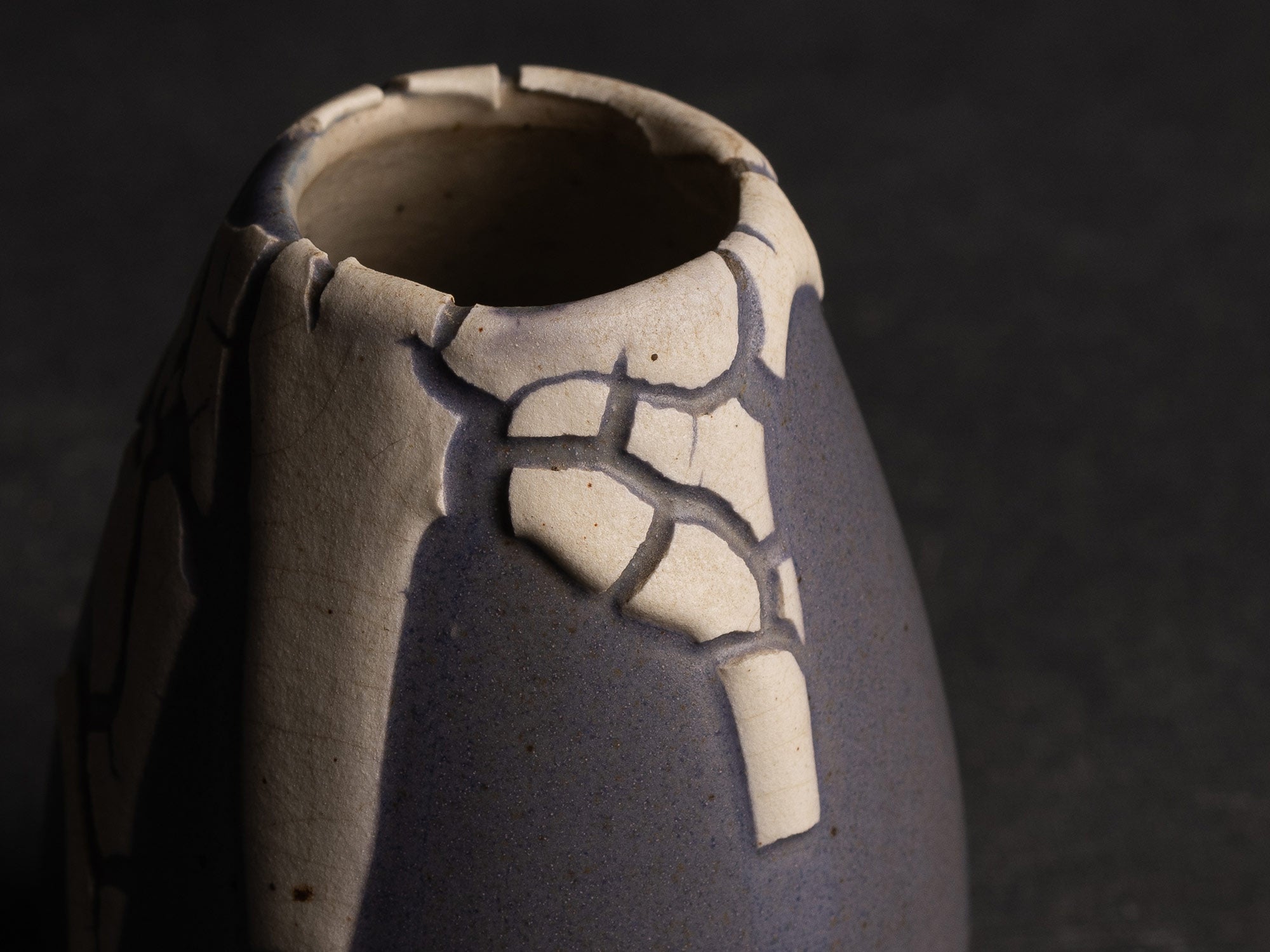 Chaire, pot à poussière de thé "peau de serpent" en grès de Léon Pointu, Atelier Pointu, France (vers 1930)..School of Carriès cha-ire, stoneware snakeskin glazed tea container by Léon Pointu, Atelier Pointu, France (circa 1930)