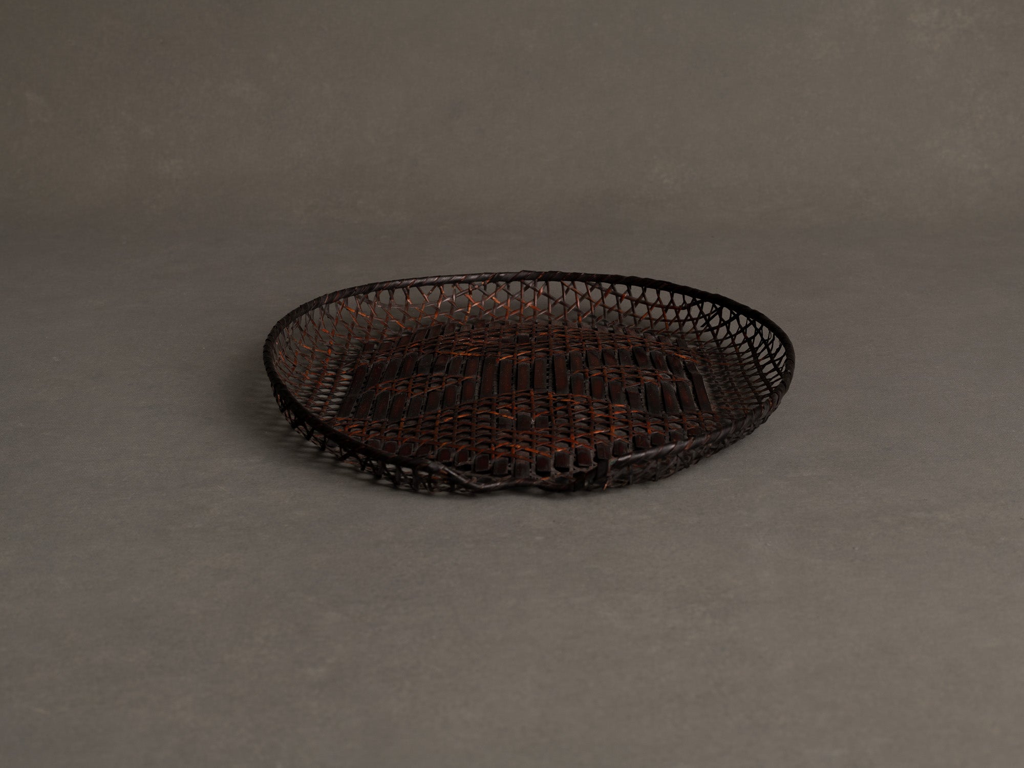 Plateau repose-éventail en vannerie de bambou pour le thé, Japon (Ère Shōwa)..Sencha-bon bamboo fan tray wickerwork, Japan (Shōwa era)