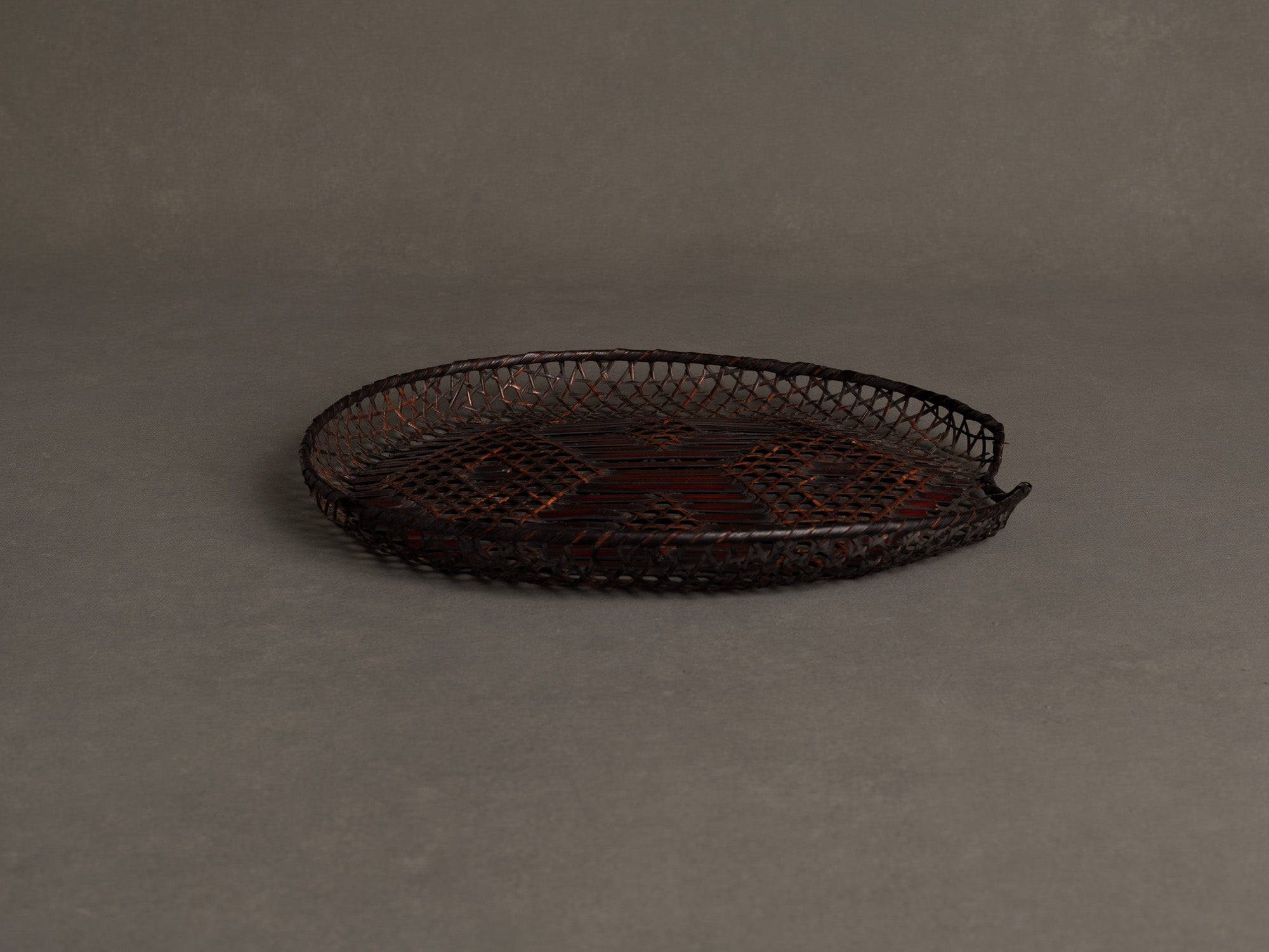 Plateau repose-éventail en vannerie de bambou pour le thé, Japon (Ère Shōwa)..Sencha-bon bamboo fan tray wickerwork, Japan (Shōwa era)