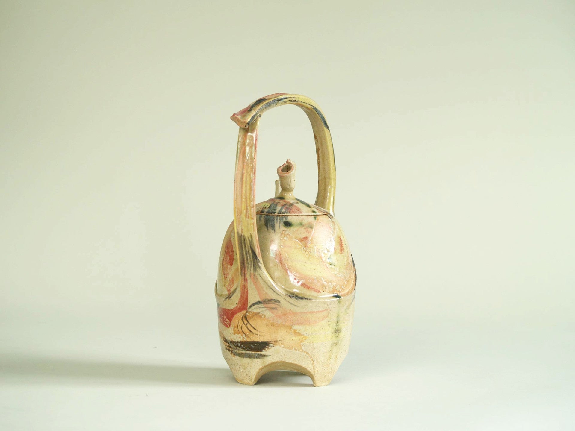 Théière sculpturale en grès, France (vers 1980)..Studio pottery Big Teapot, France (circa 1980)