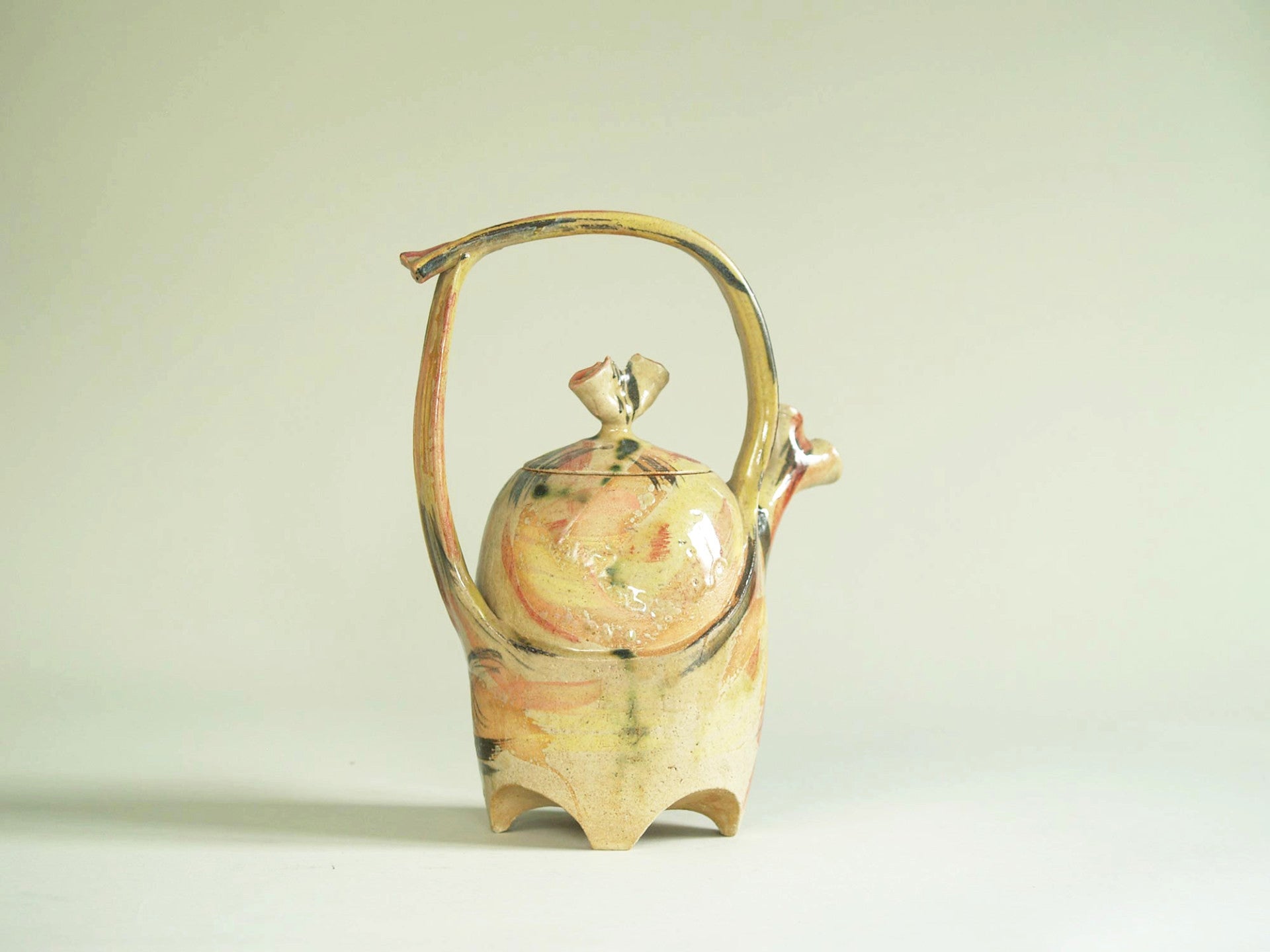 Théière sculpturale en grès, France (vers 1980)..Studio pottery Big Teapot, France (circa 1980)