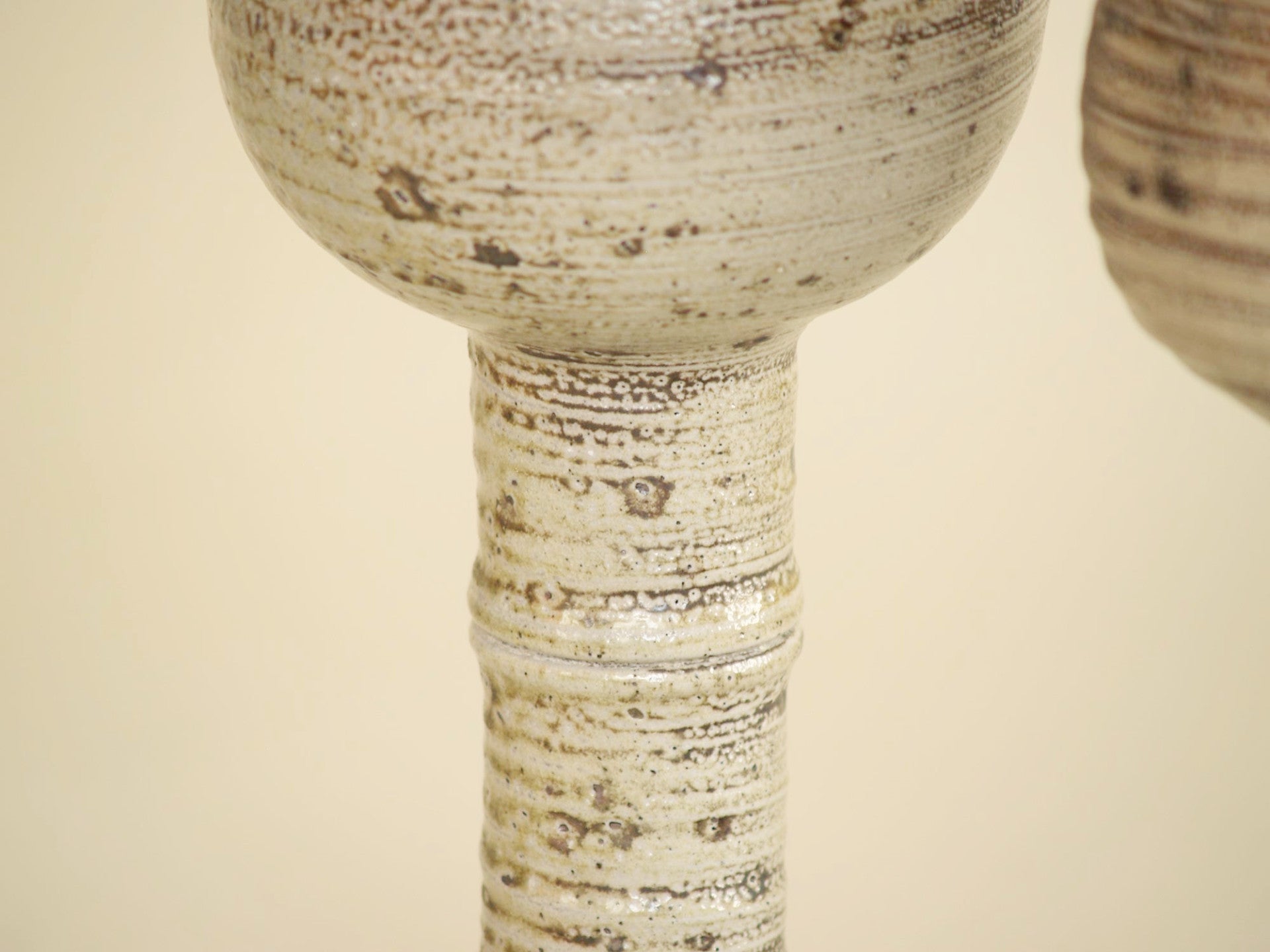 Sculpturale paire de torchères de Gustave Tiffoche, France (vers 1965)..Huge candle holders set by Gustave Tiffoche, France (circa 1965)