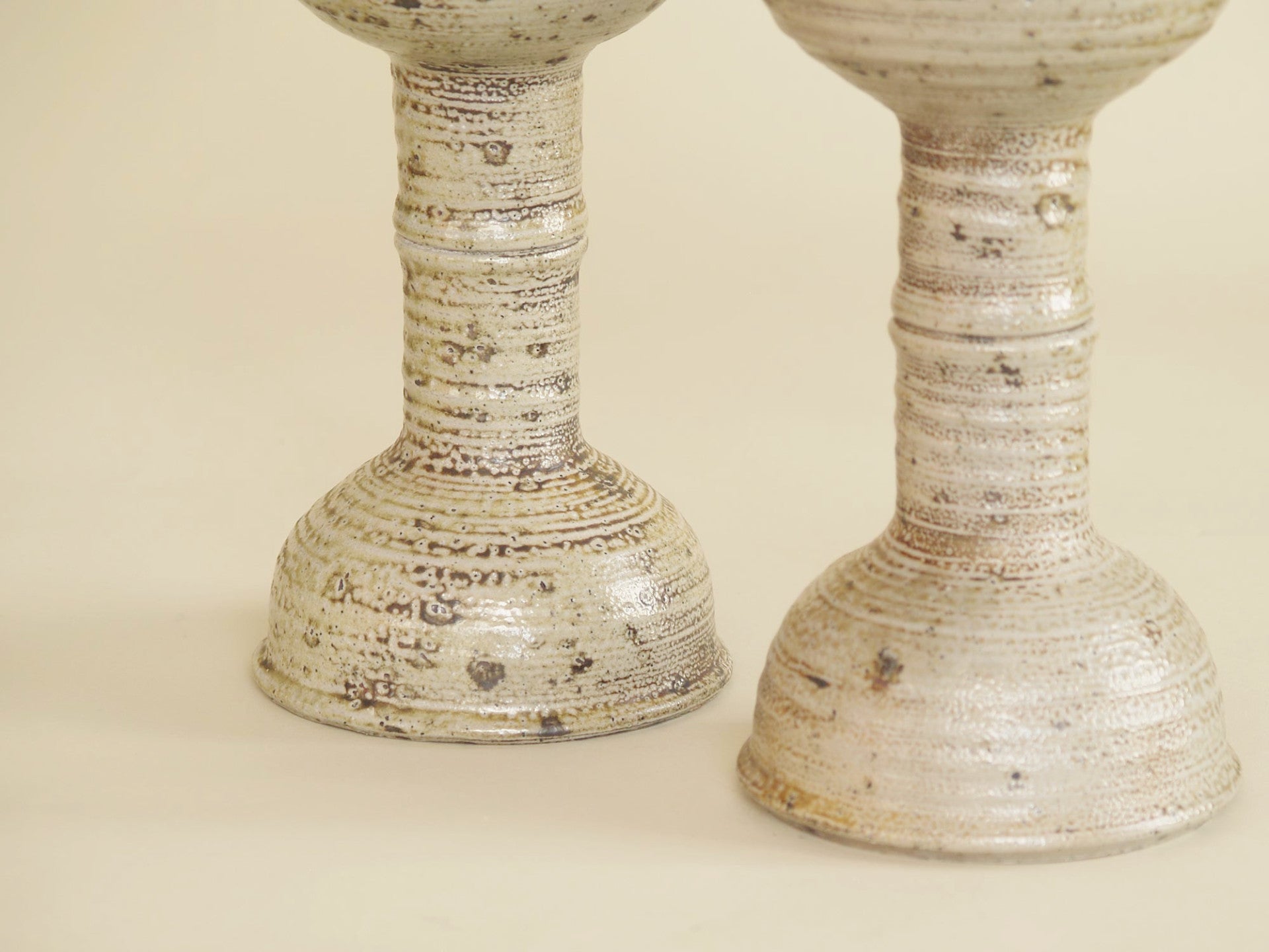 Sculpturale paire de torchères de Gustave Tiffoche, France (vers 1965)..Huge candle holders set by Gustave Tiffoche, France (circa 1965)