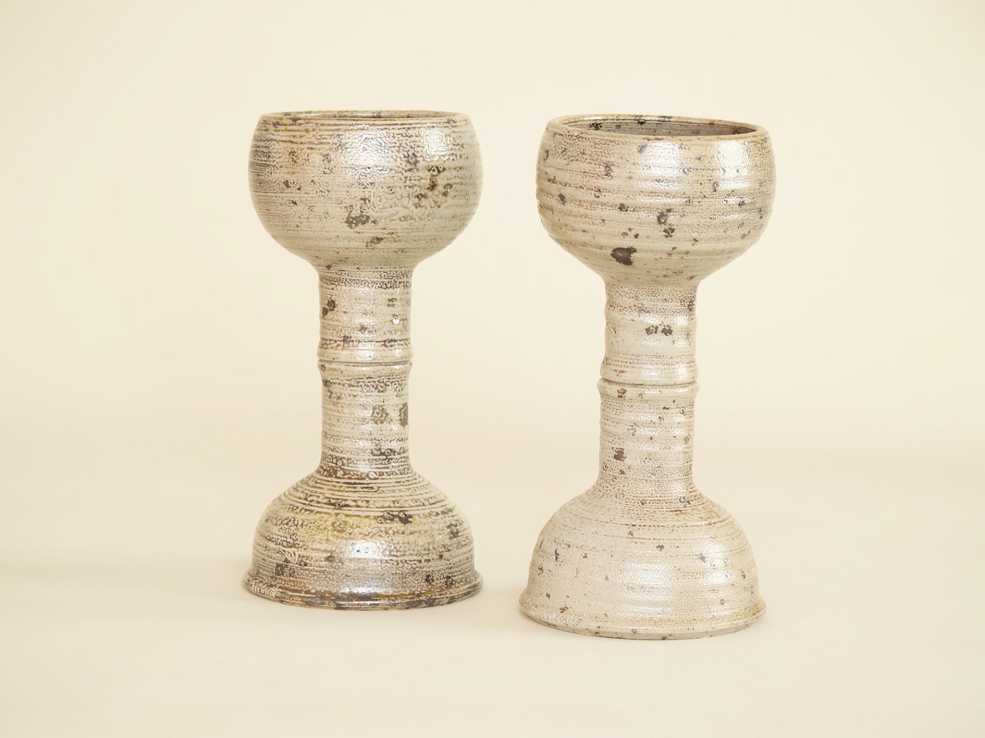 Sculpturale paire de torchères de Gustave Tiffoche, France (vers 1965)..Huge candle holders set by Gustave Tiffoche, France (circa 1965)