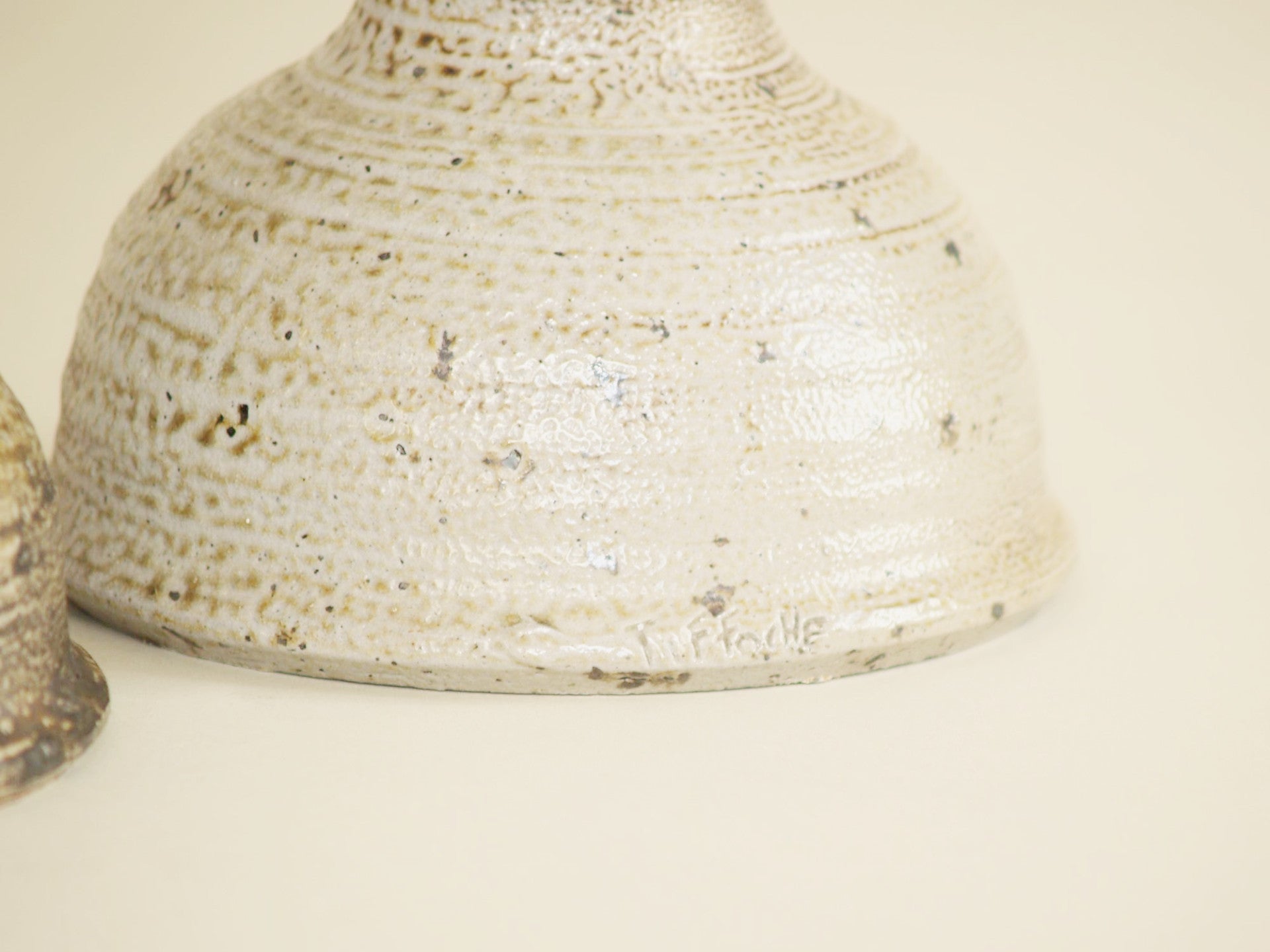 Sculpturale paire de torchères de Gustave Tiffoche, France (vers 1965)..Huge candle holders set by Gustave Tiffoche, France (circa 1965)