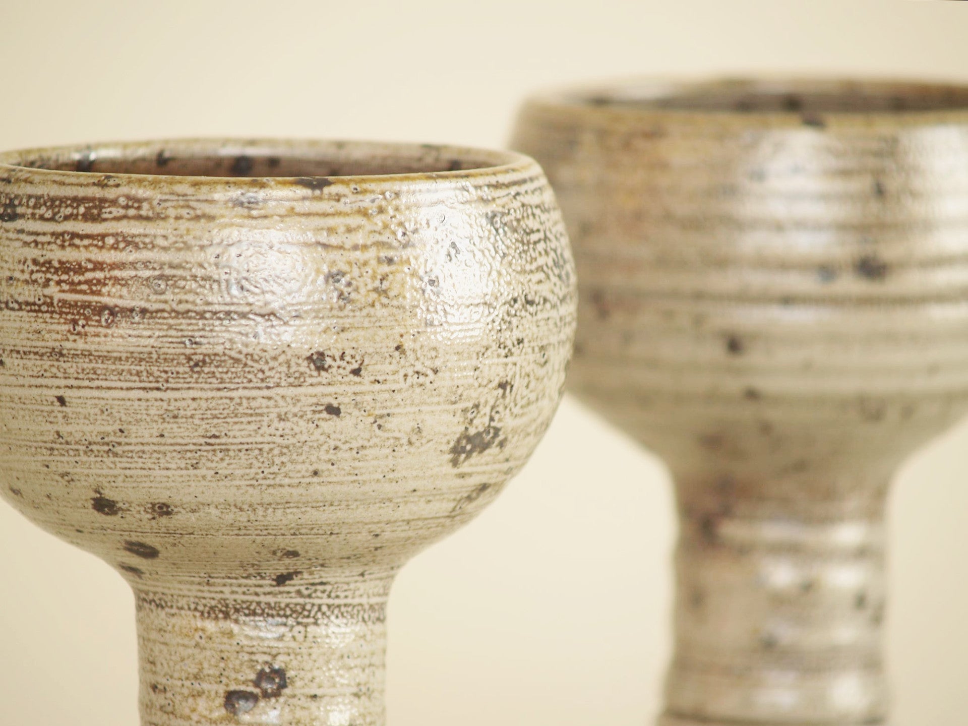 Sculpturale paire de torchères de Gustave Tiffoche, France (vers 1965)..Huge candle holders set by Gustave Tiffoche, France (circa 1965)