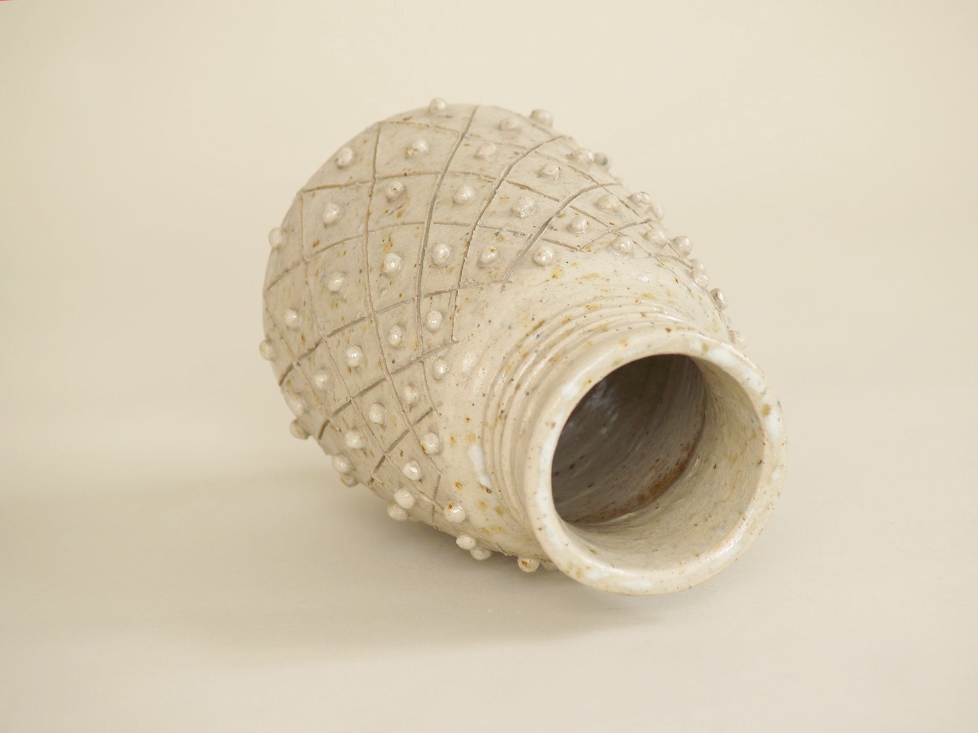 Vase d'André Rozay à La Borne, France (1945)..Brutalist La Borne stoneware vase by André Rozay, France (ca. 1945)