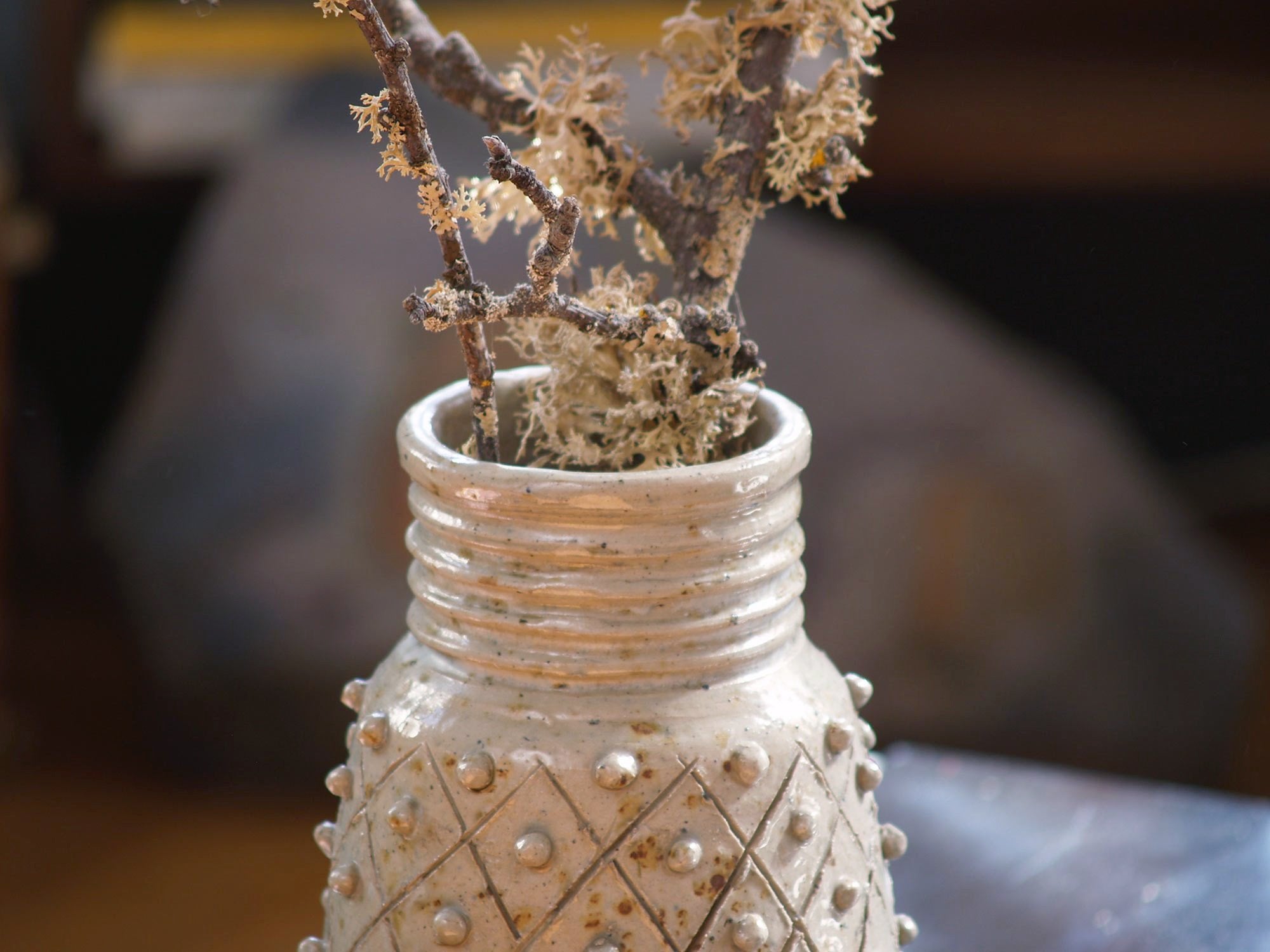 Vase d'André Rozay à La Borne, France (1945)..Brutalist La Borne stoneware vase by André Rozay, France (ca. 1945)