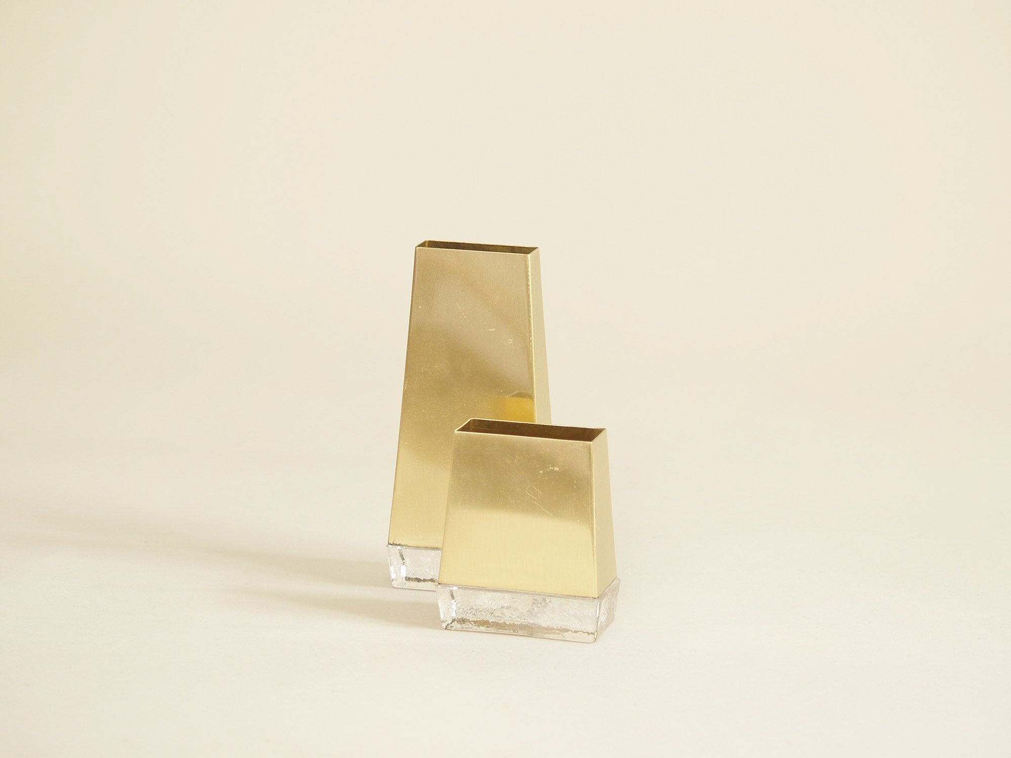 Ensemble de vases pyramidaux de Rolf Grenov & Ystad Metall, Suède (1966)..Set of Pyramidal vases by Rolf Grenov & Ystad Metall, Sweden (1966)