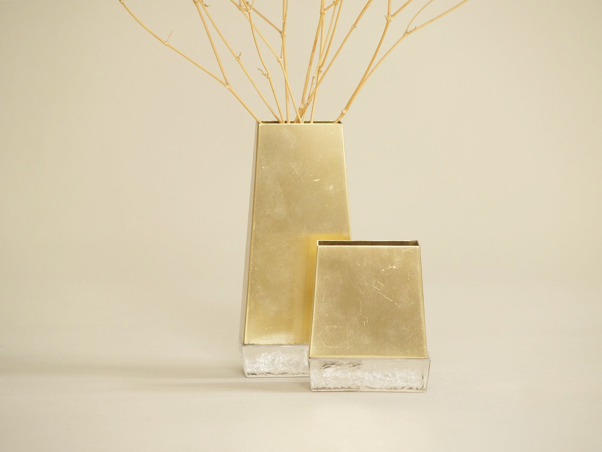 Ensemble de vases pyramidaux de Rolf Grenov & Ystad Metall, Suède (1966)..Set of Pyramidal vases by Rolf Grenov & Ystad Metall, Sweden (1966)
