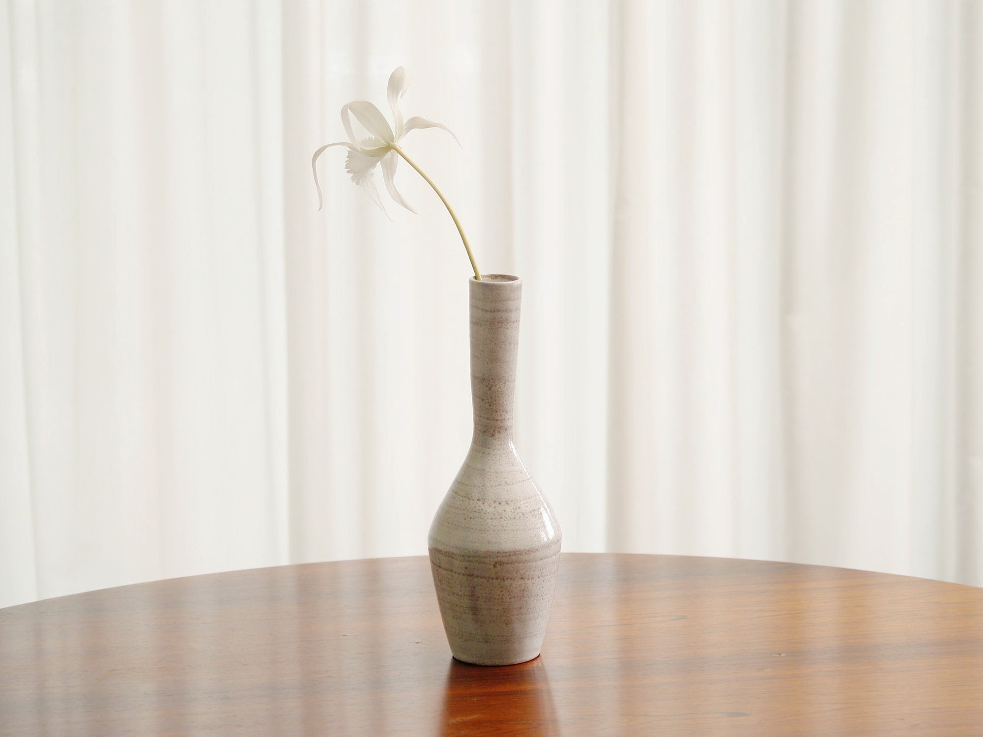 Vase bouteille par Grandjean‑Jourdan à Vallauris, France (vers 1958)..Vallauris vase by Grandjean Jourdan, France (ca. 1958)
