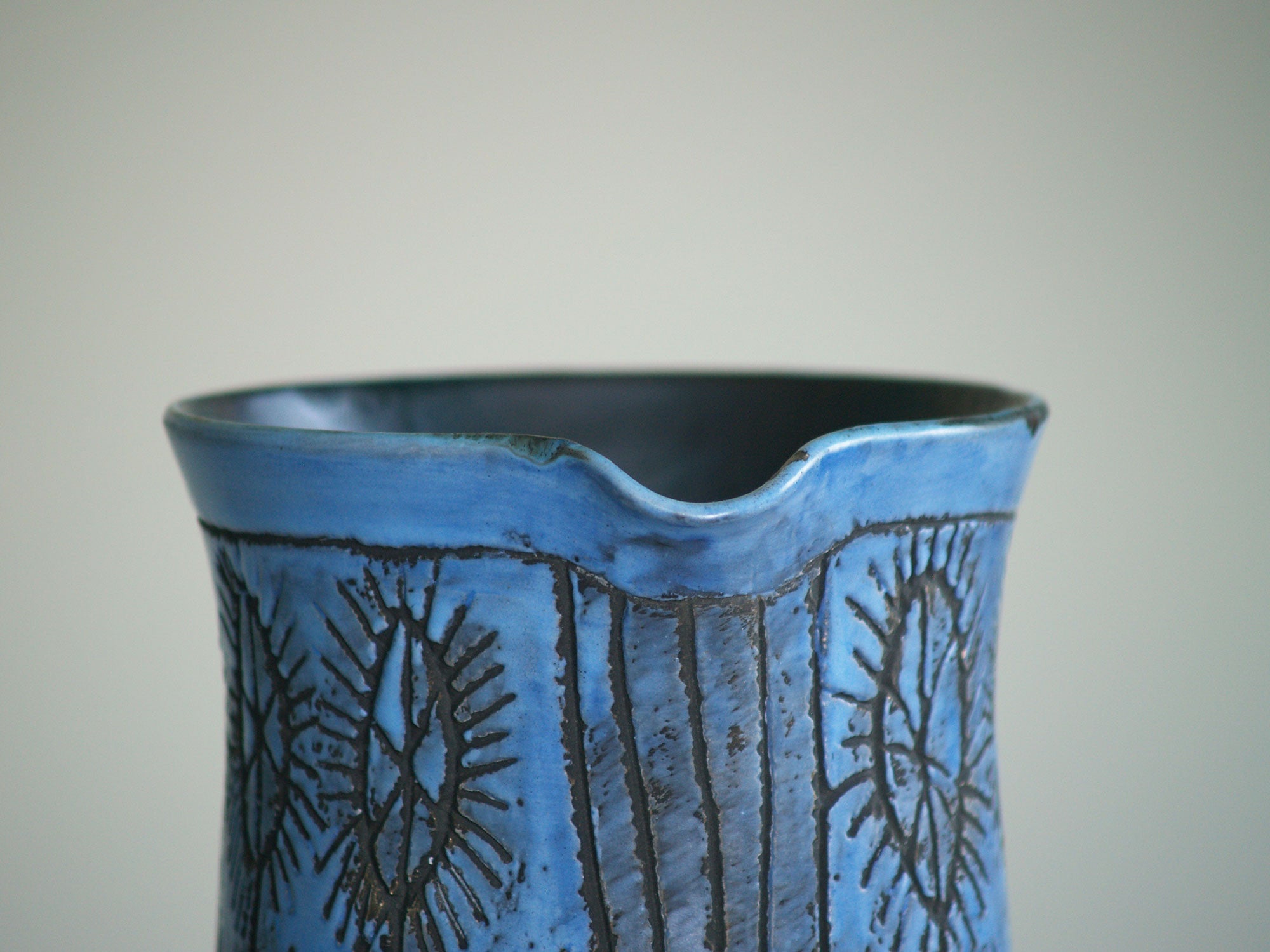 Pichet‑Vase de Jacques Pouchain, France (1958)..Pitcher by Jacques Pouchain, France (1958)