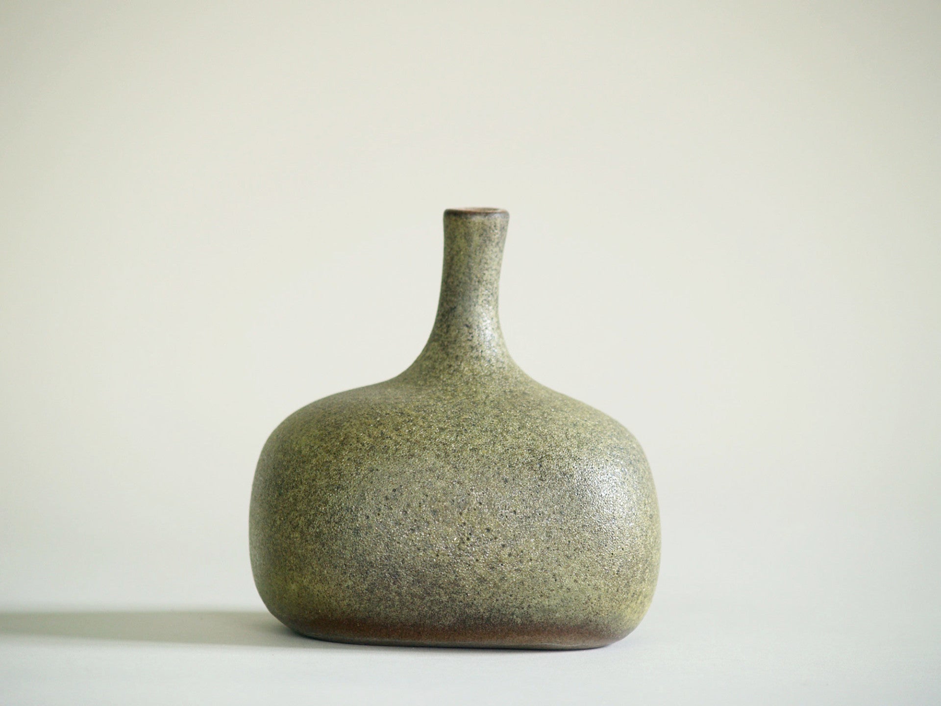 Vase boule de Jacques & Dani Ruelland, France (1960)..Vase by Jacques & Dani Ruelland, France (1960)
