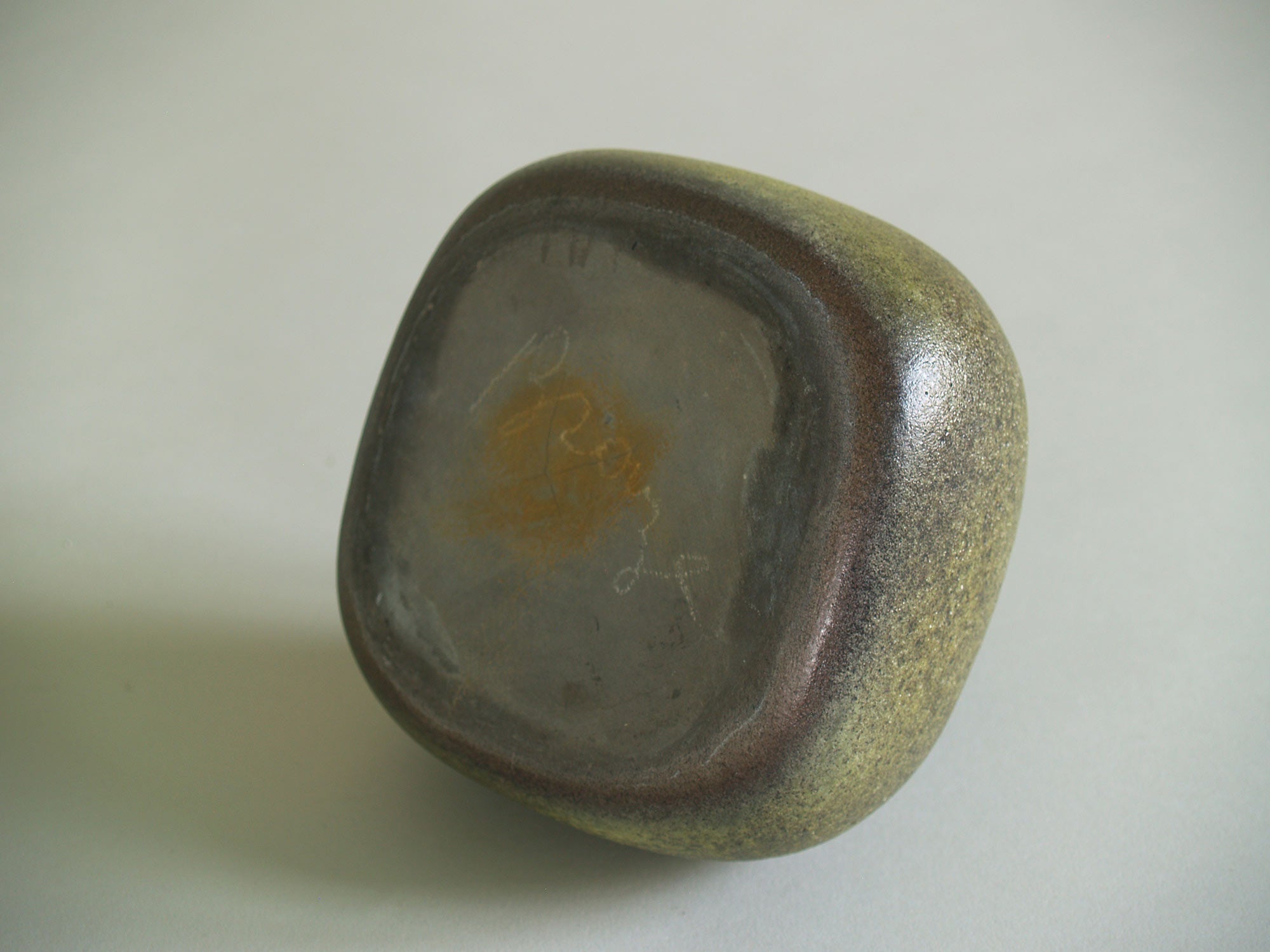Vase boule de Jacques & Dani Ruelland, France (1960)..Vase by Jacques & Dani Ruelland, France (1960)