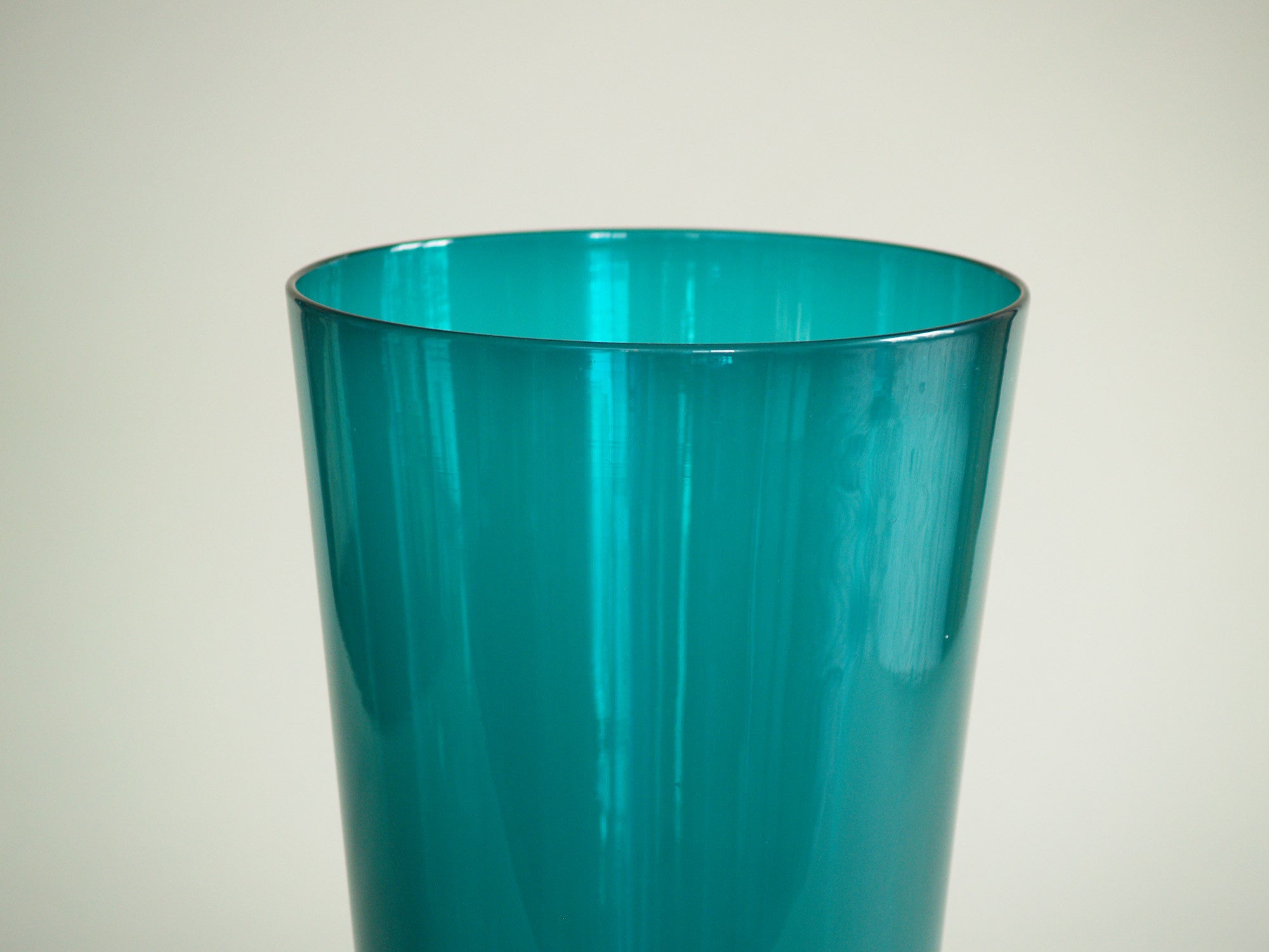 Vase monumental de Carlo Scarpa pour Venini, Italie (vers 1950)..Monumental vase for Venini by Carlo Scarpa, Italy (circa 1950)