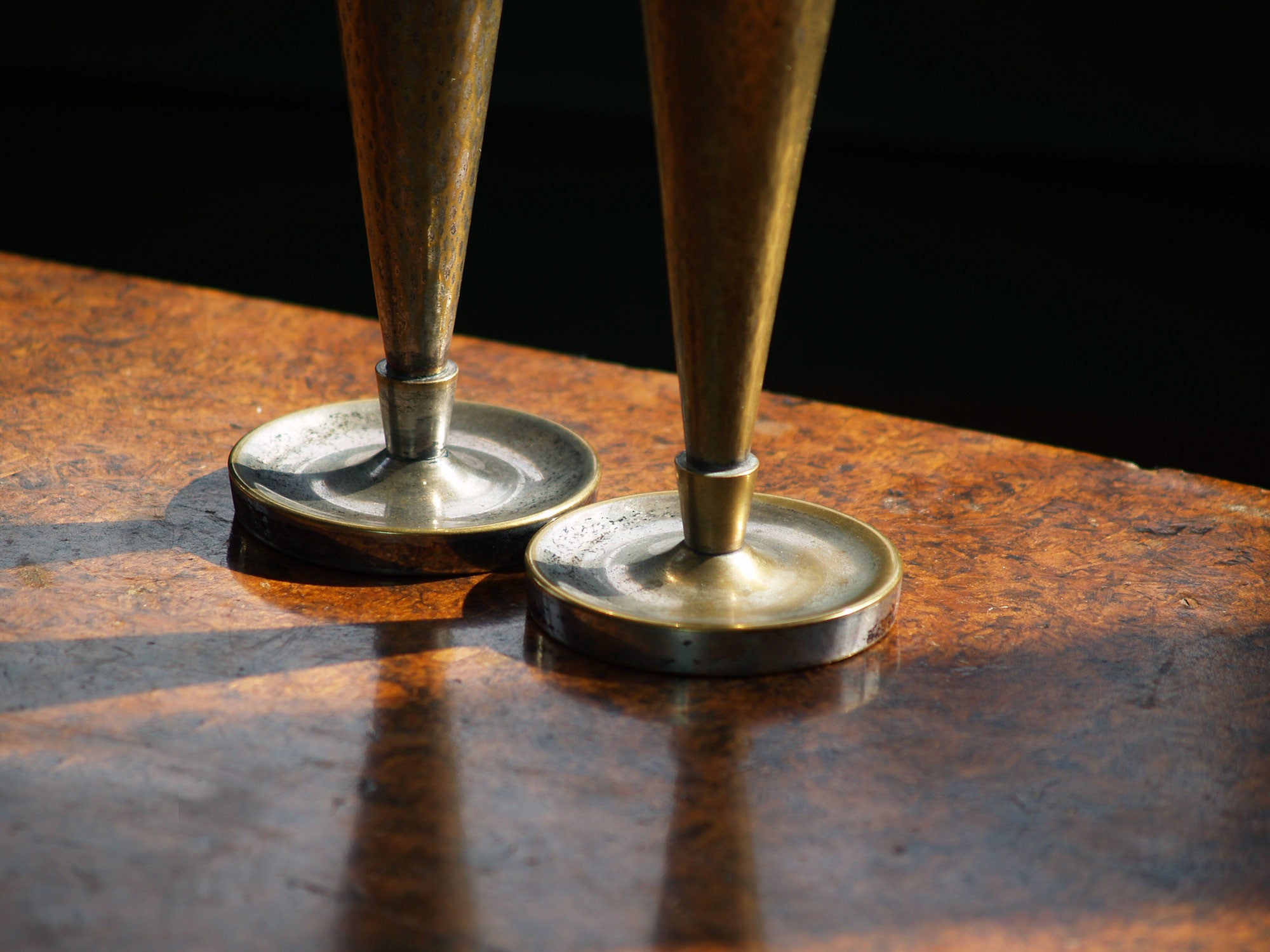 Paire de vases Richard Riemerschmid & WMF, Allemagne (vers 1930)..Pair of vases by Richard Riemerschmid & WMF, Germany (circa 1930)