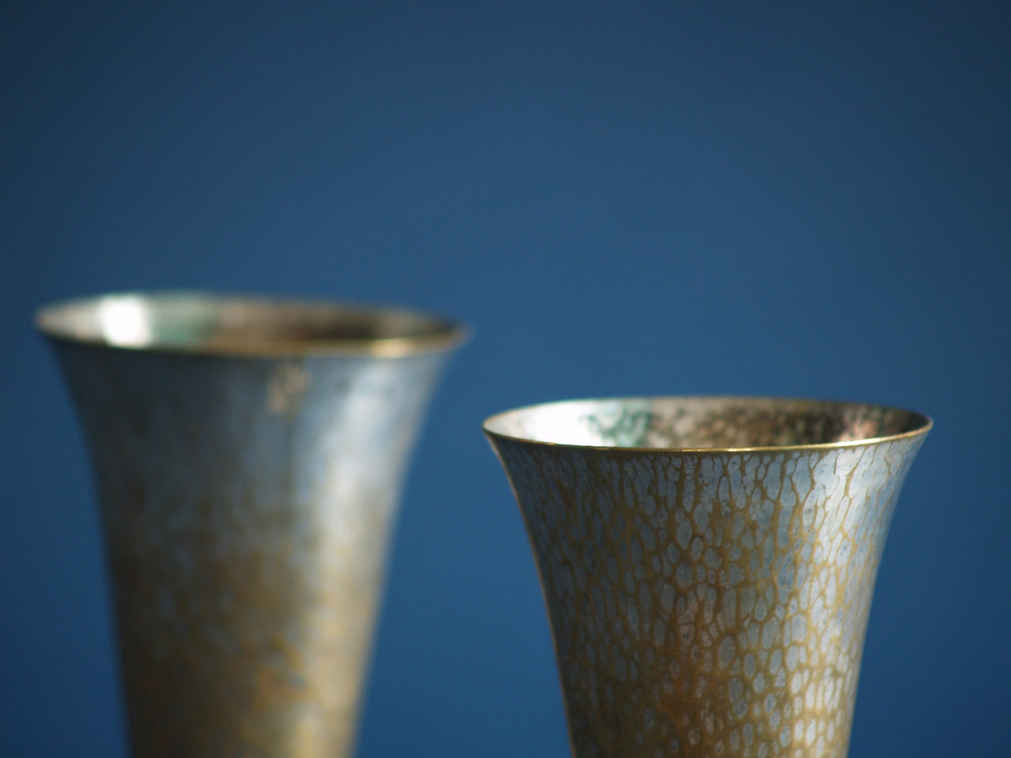 Paire de vases Richard Riemerschmid & WMF, Allemagne (vers 1930)..Pair of vases by Richard Riemerschmid & WMF, Germany (circa 1930)