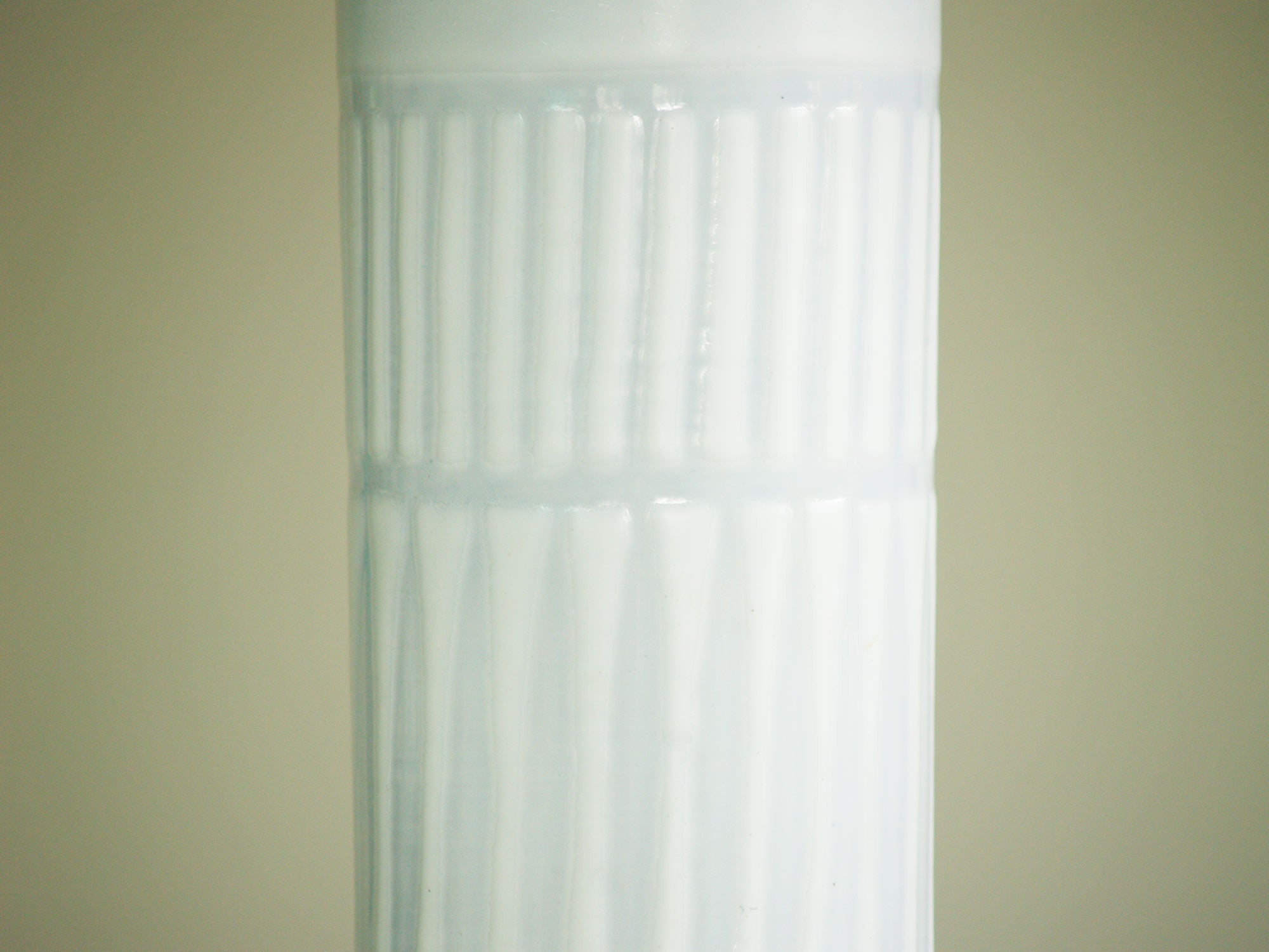 Vase rouleau de Roger Capron, France (vers 1955)..Cylindric vase by Roger Capron, France (circa 1955)