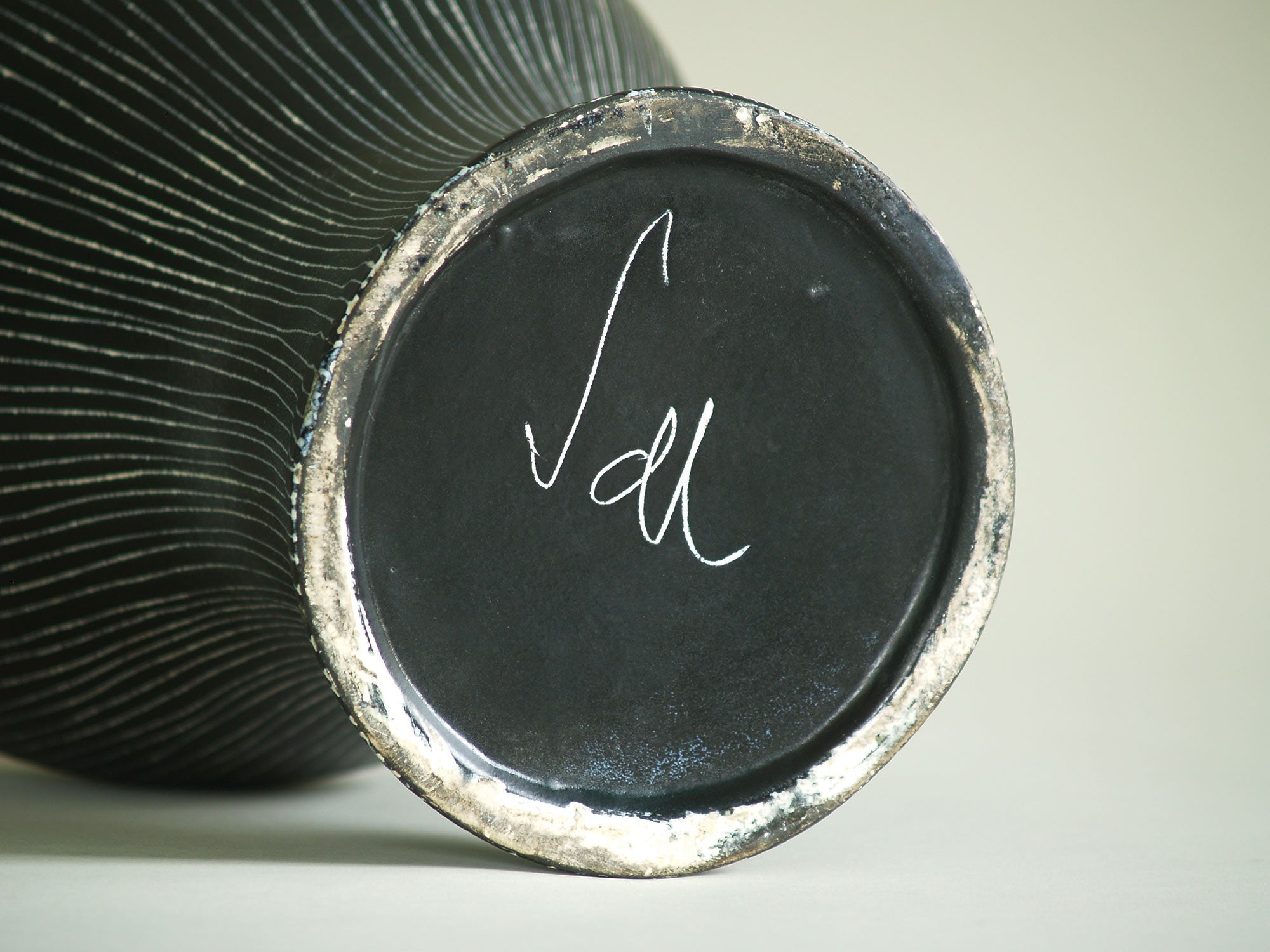 Vase corolle de Jean de Lespinasse, France (vers 1958)..Free form Vase by Jean de Lespinasse, France (circa 1958)