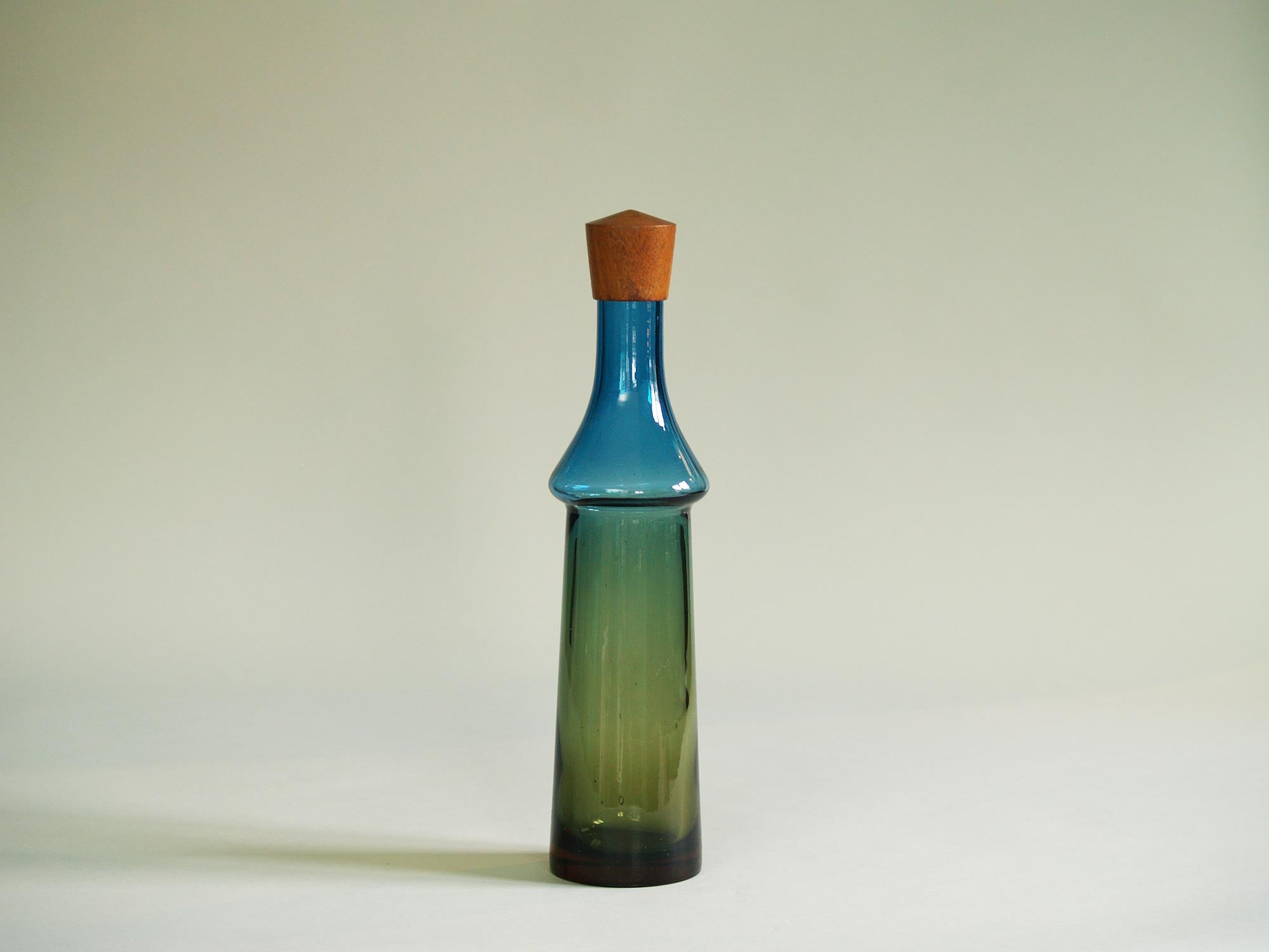 Bouteille Tropico de Göran Wärff pour Pukeberg, Suède (vers 1962)..Tropico bottle by Göran Wärff for Pukeberg, Sweden (circa 1962)