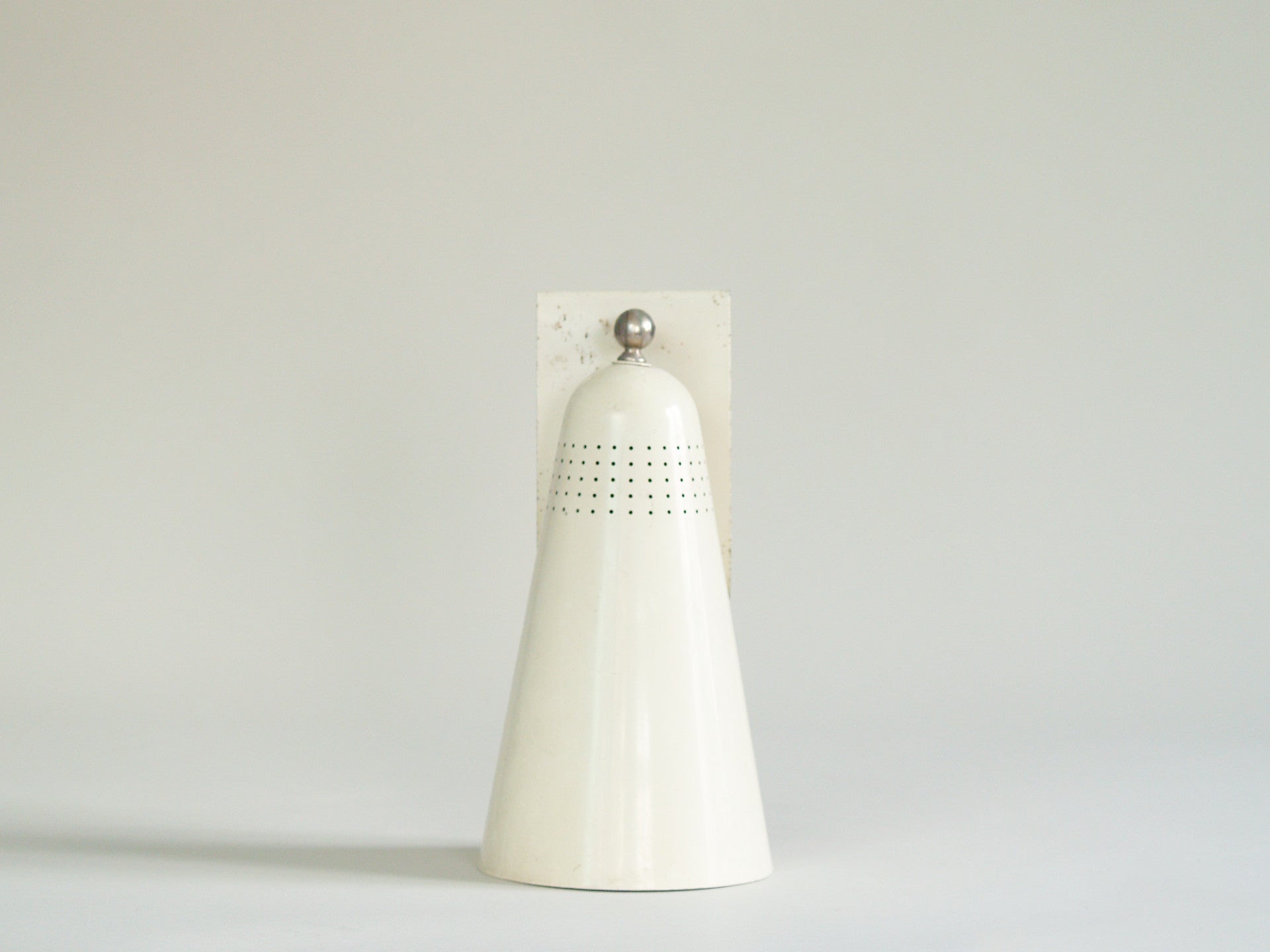 Applique murale rationaliste, Allemagne (vers 1950)..Rationalist wall light, Germany (circa 1950)