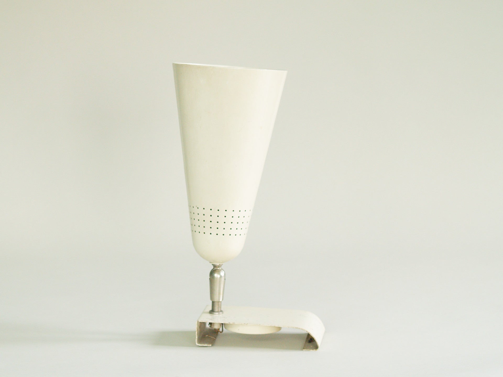 Applique murale rationaliste, Allemagne (vers 1950)..Rationalist wall light, Germany (circa 1950)