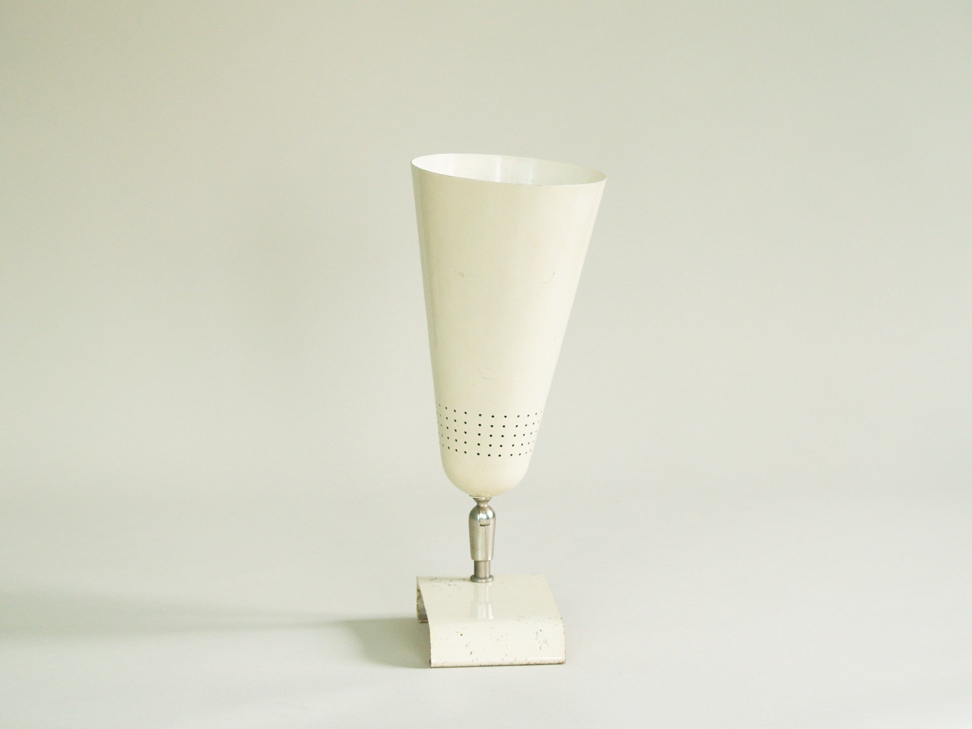 Applique murale rationaliste, Allemagne (vers 1950)..Rationalist wall light, Germany (circa 1950)