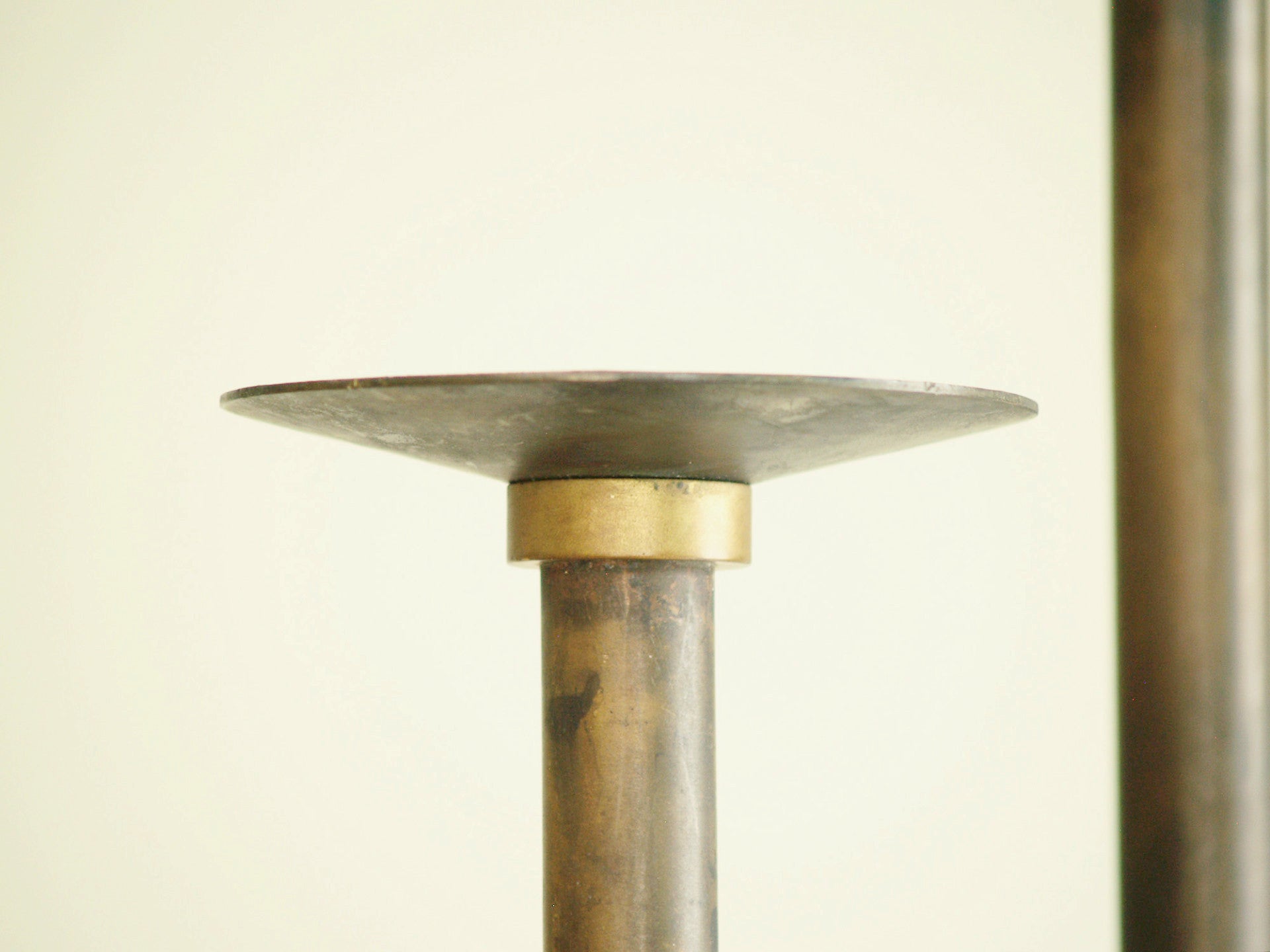 Suite de flambeaux néoclassiques monumentaux, Scandinavie (vers 1920)..Set of monumental neoclassical candle holders, Scandinavia (ca. 1920)