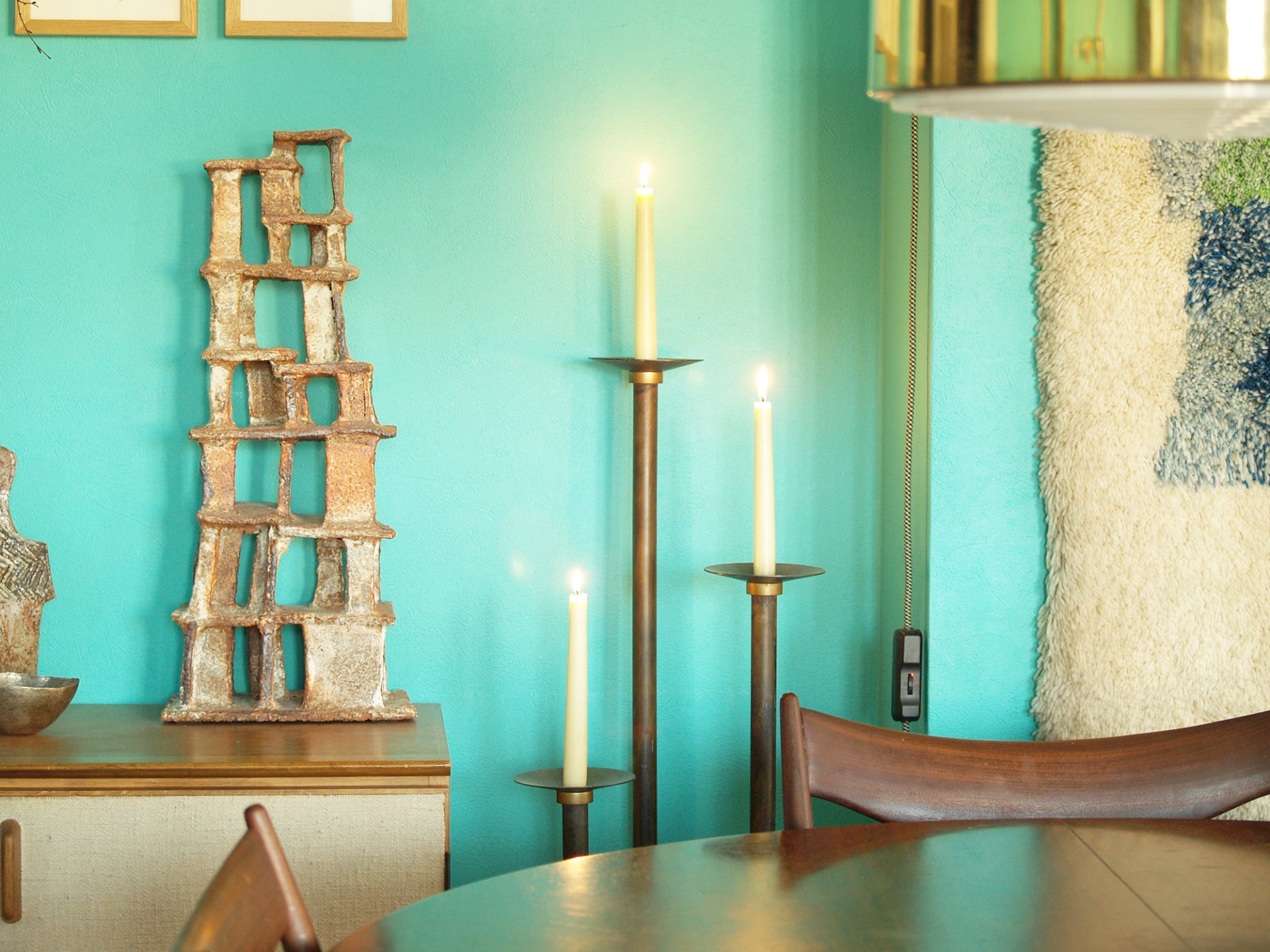 Suite de flambeaux néoclassiques monumentaux, Scandinavie (vers 1920)..Set of monumental neoclassical candle holders, Scandinavia (ca. 1920)