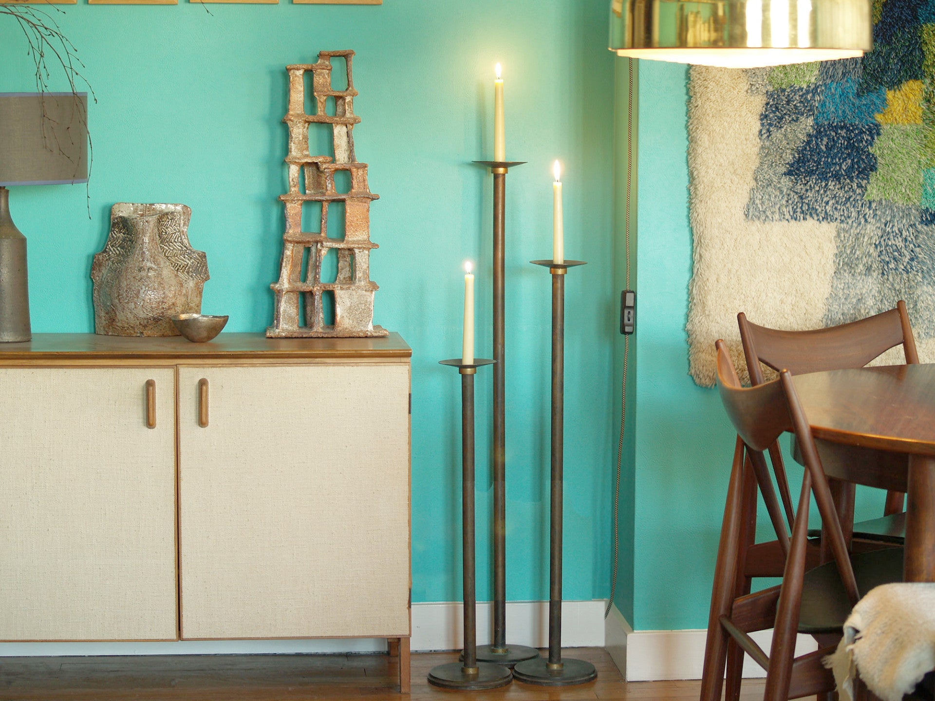 Suite de flambeaux néoclassiques monumentaux, Scandinavie (vers 1920)..Set of monumental neoclassical candle holders, Scandinavia (ca. 1920)