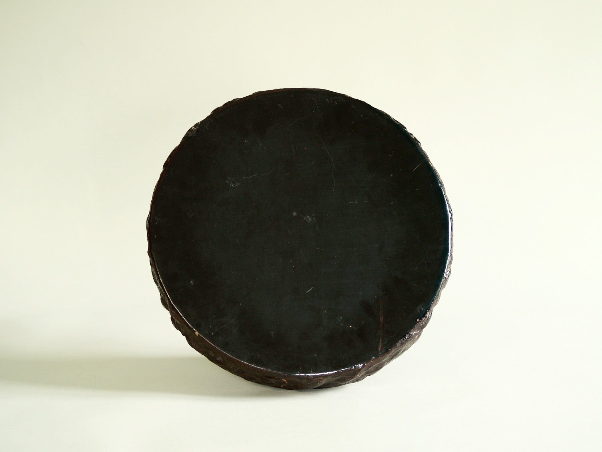 Rare coupe de laqueur, Mingei, Japon (vers 1900)..Mingei Lacquer Artisan’s tray, Japan (circa 1900)