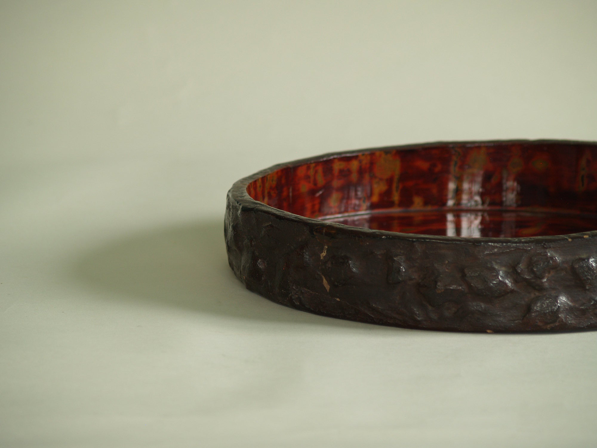 Rare coupe de laqueur, Mingei, Japon (vers 1900)..Mingei Lacquer Artisan’s tray, Japan (circa 1900)